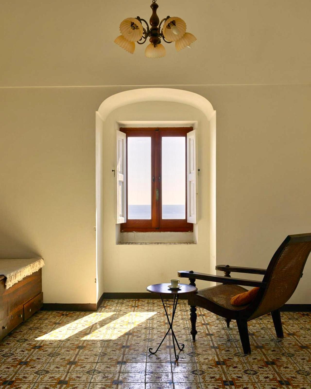 Deluxe Suite With Sea View photo 2