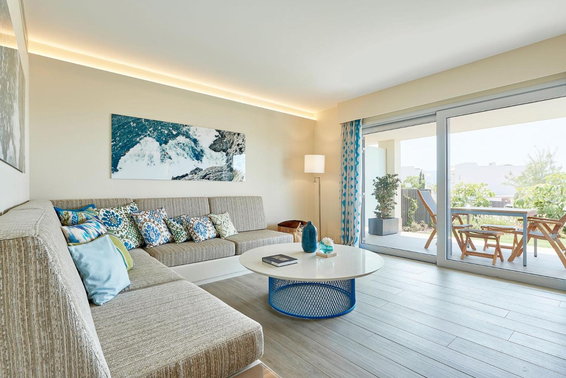 Suite Deluxe con Jardín y Piscina