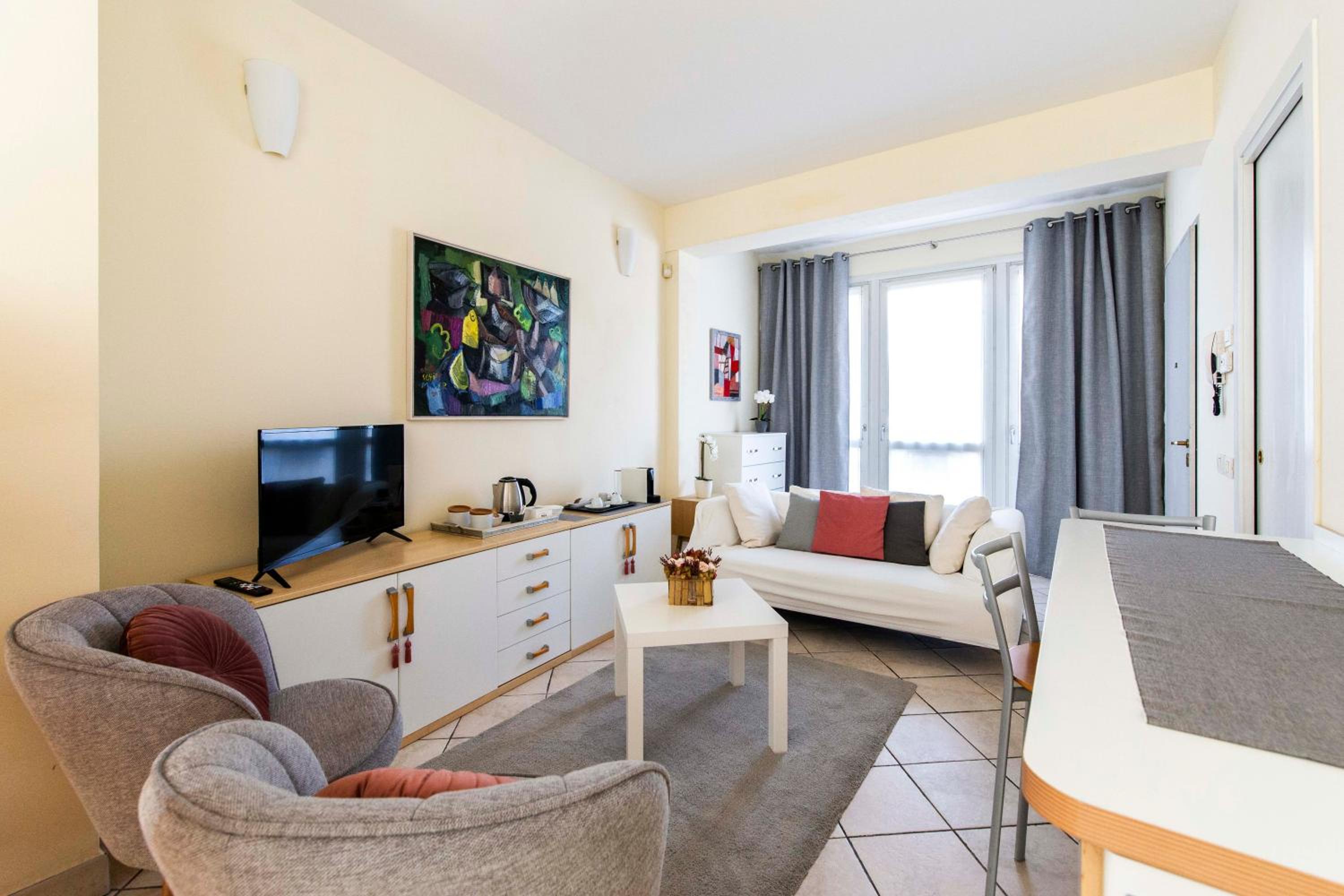 One-Bedroom Apartment