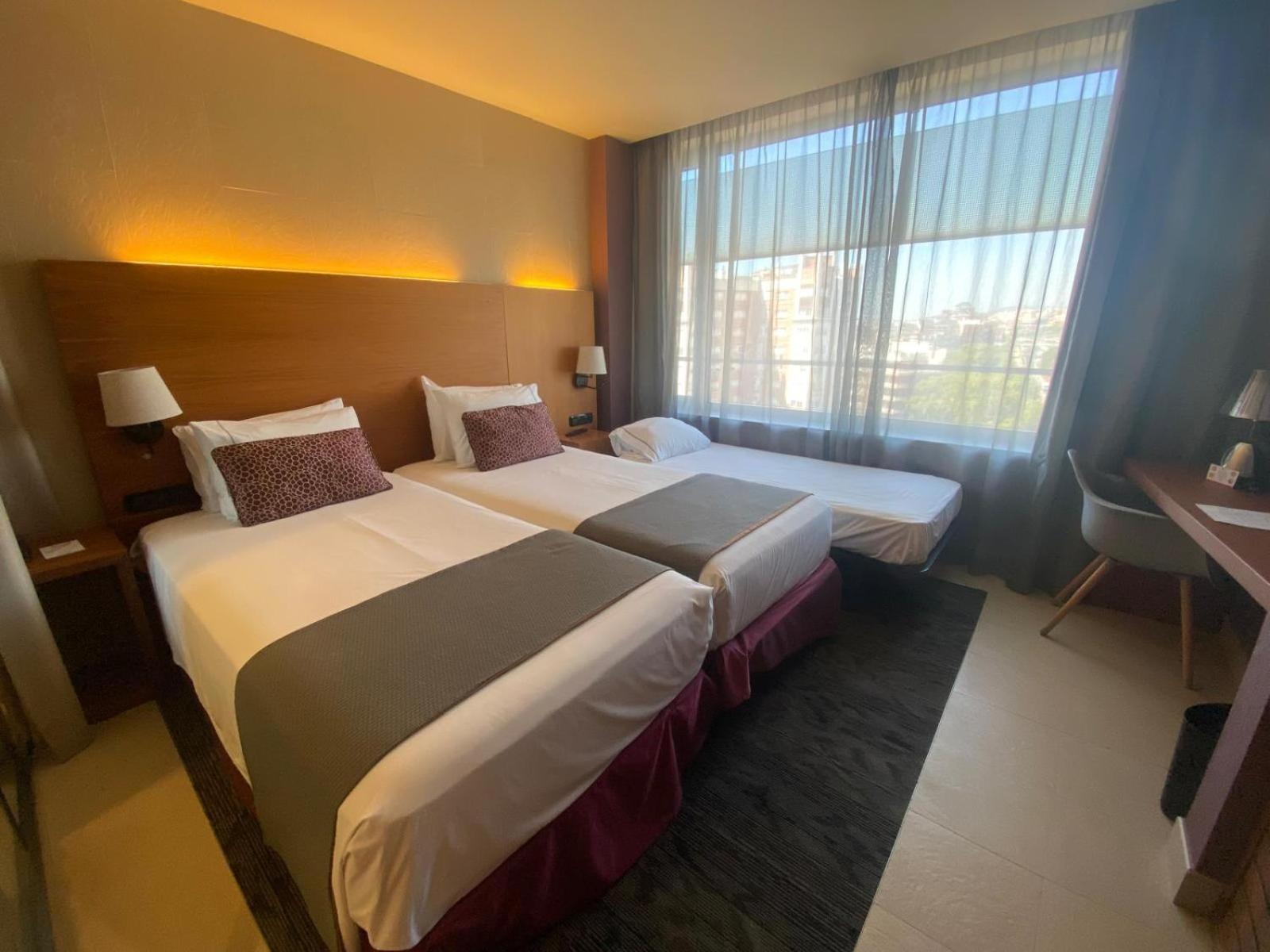Double or Twin Room with Extra Bed (2 Adults + 1 Child) - Photo 4