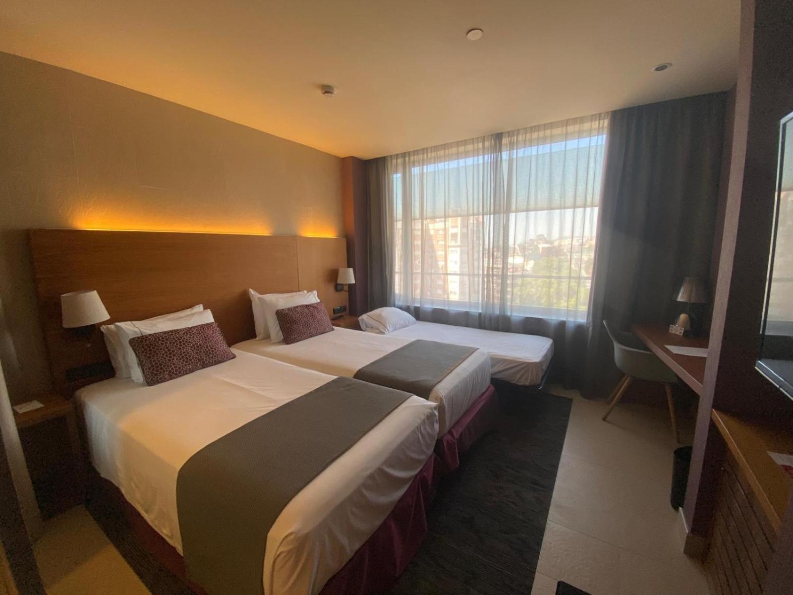 Double or Twin Room with Extra Bed (2 Adults + 1 Child) - Photo 5