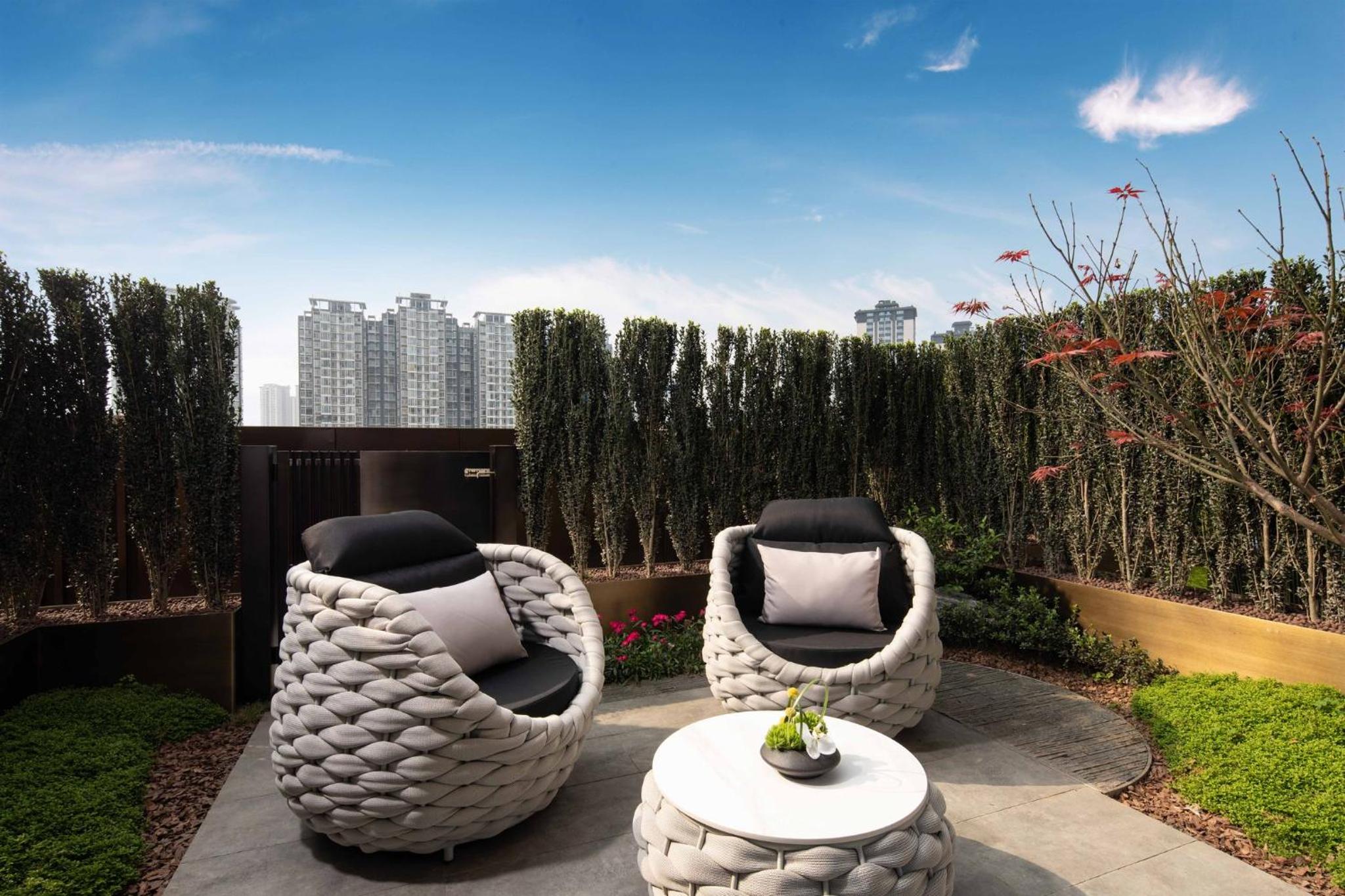 Standard King Room with Outdoor Living Area photo 2