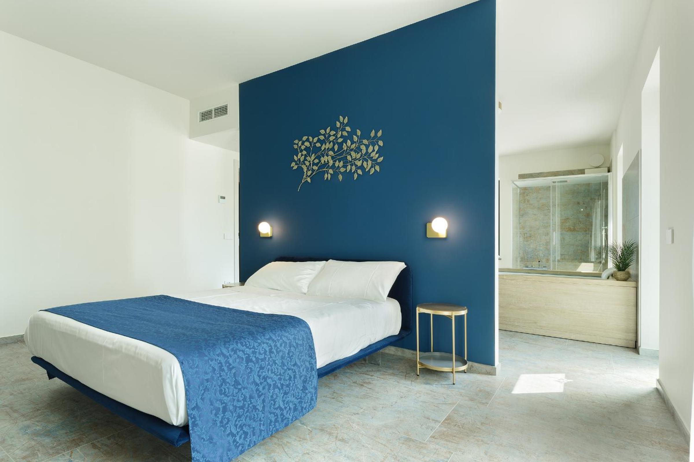 Double Room with Spa Bath photo 3