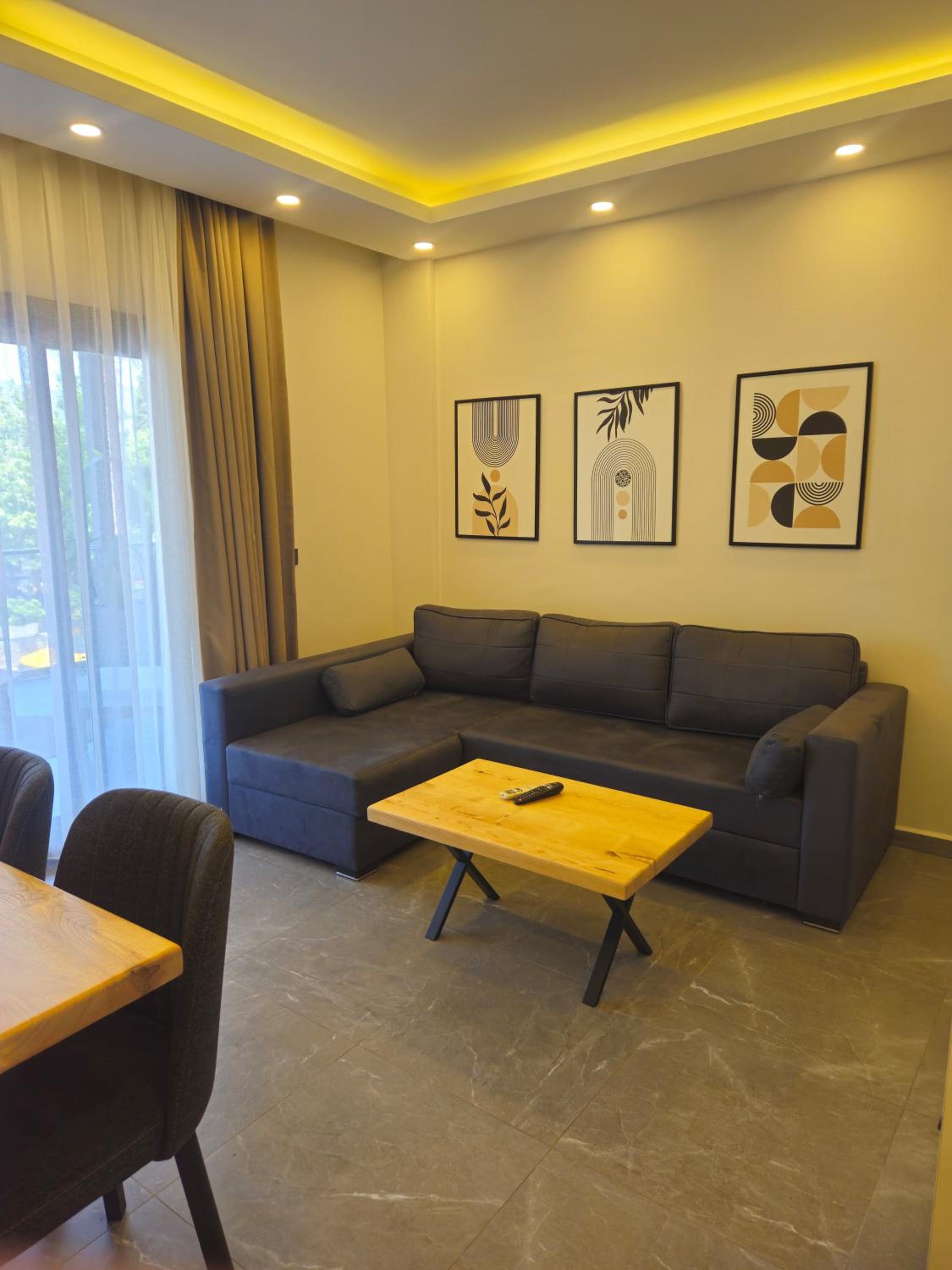 One-Bedroom Apartment with Balcony and City View photo 3