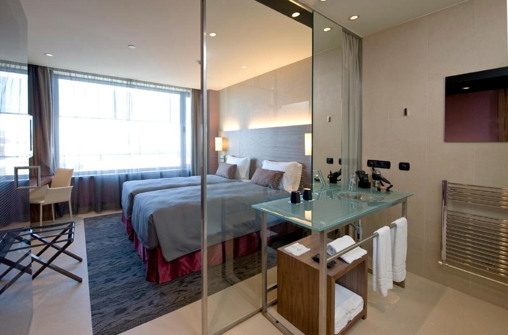 Double or Twin Room (1-2 Adults) - Photo 2