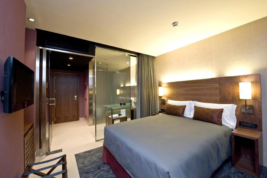 Double or Twin Room (1-2 Adults) - Photo 7