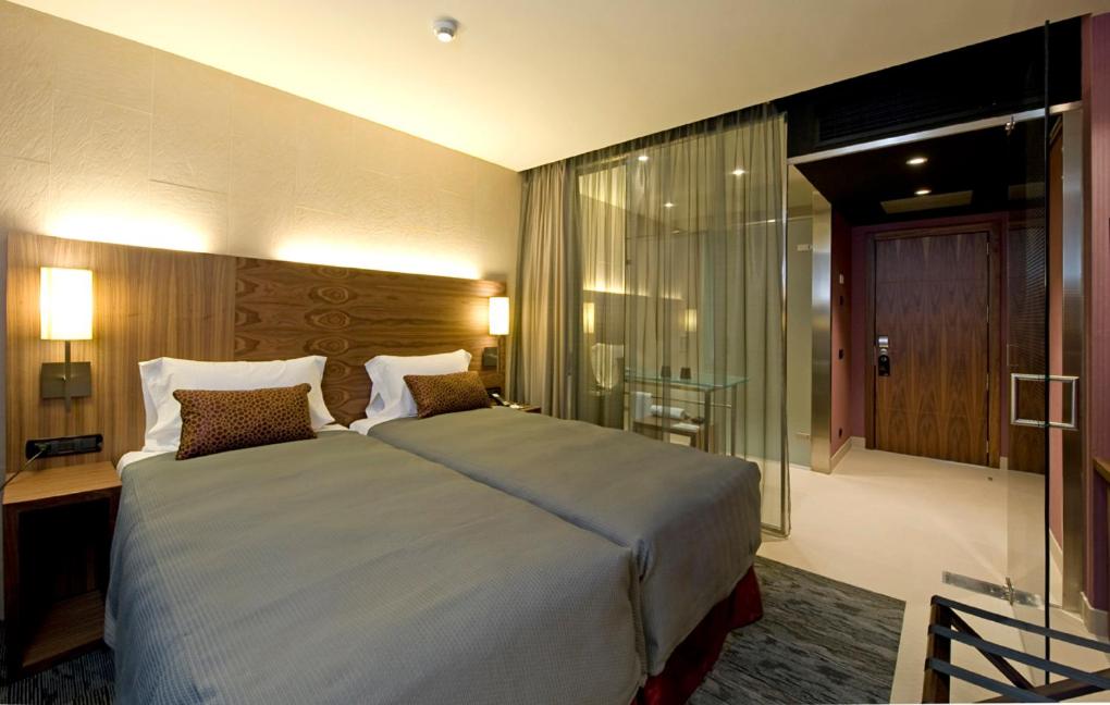 Double or Twin Room (1-2 Adults) - Photo 5