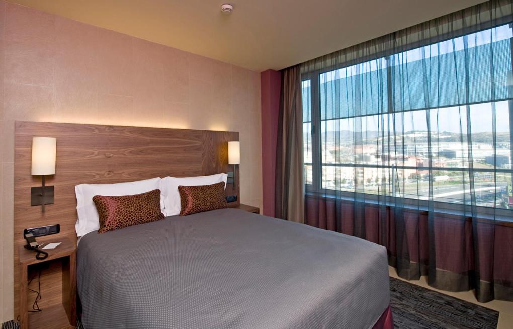 Double or Twin Room (1-2 Adults) - Photo 8