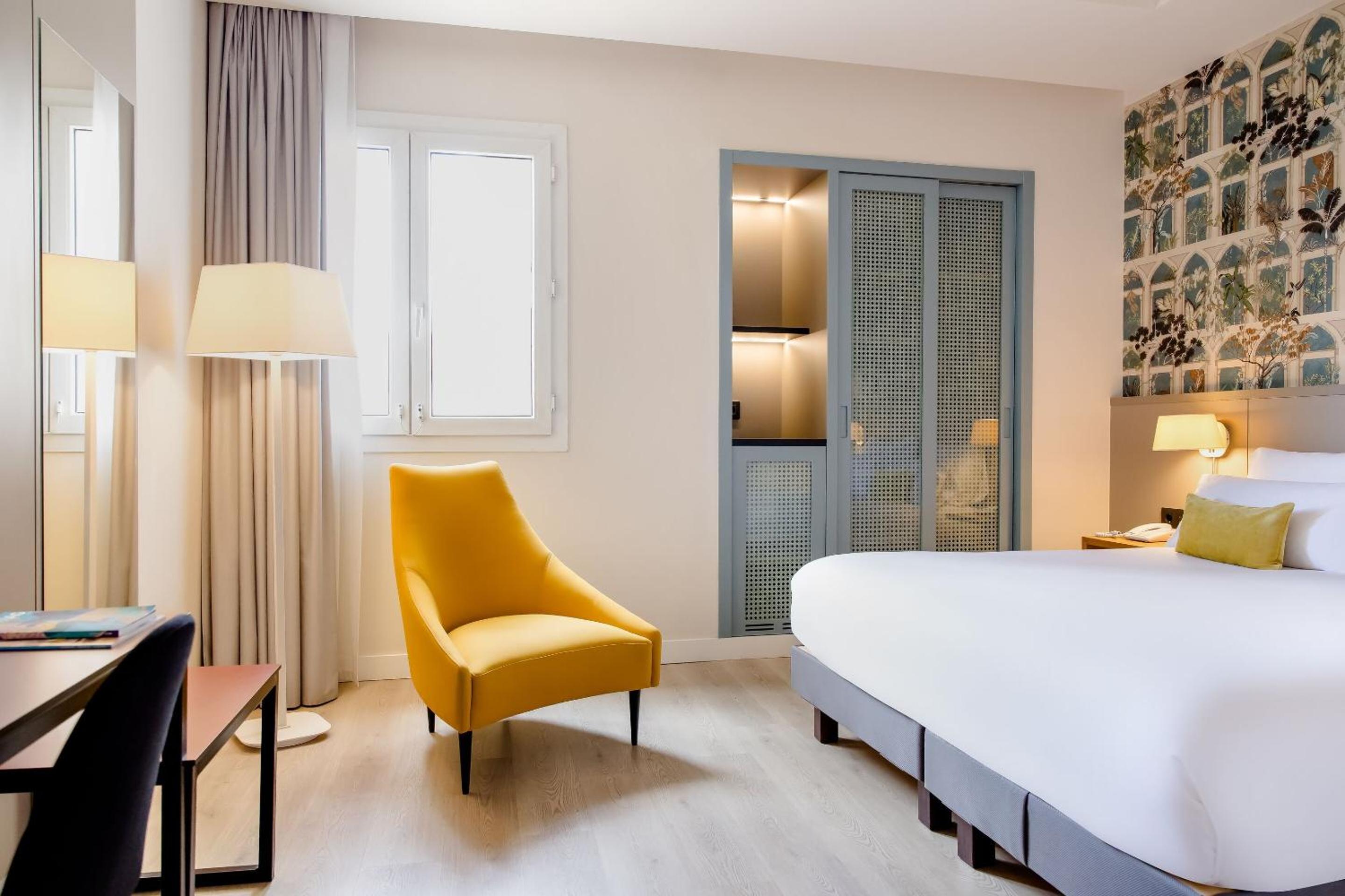 Standard King Room photo 3