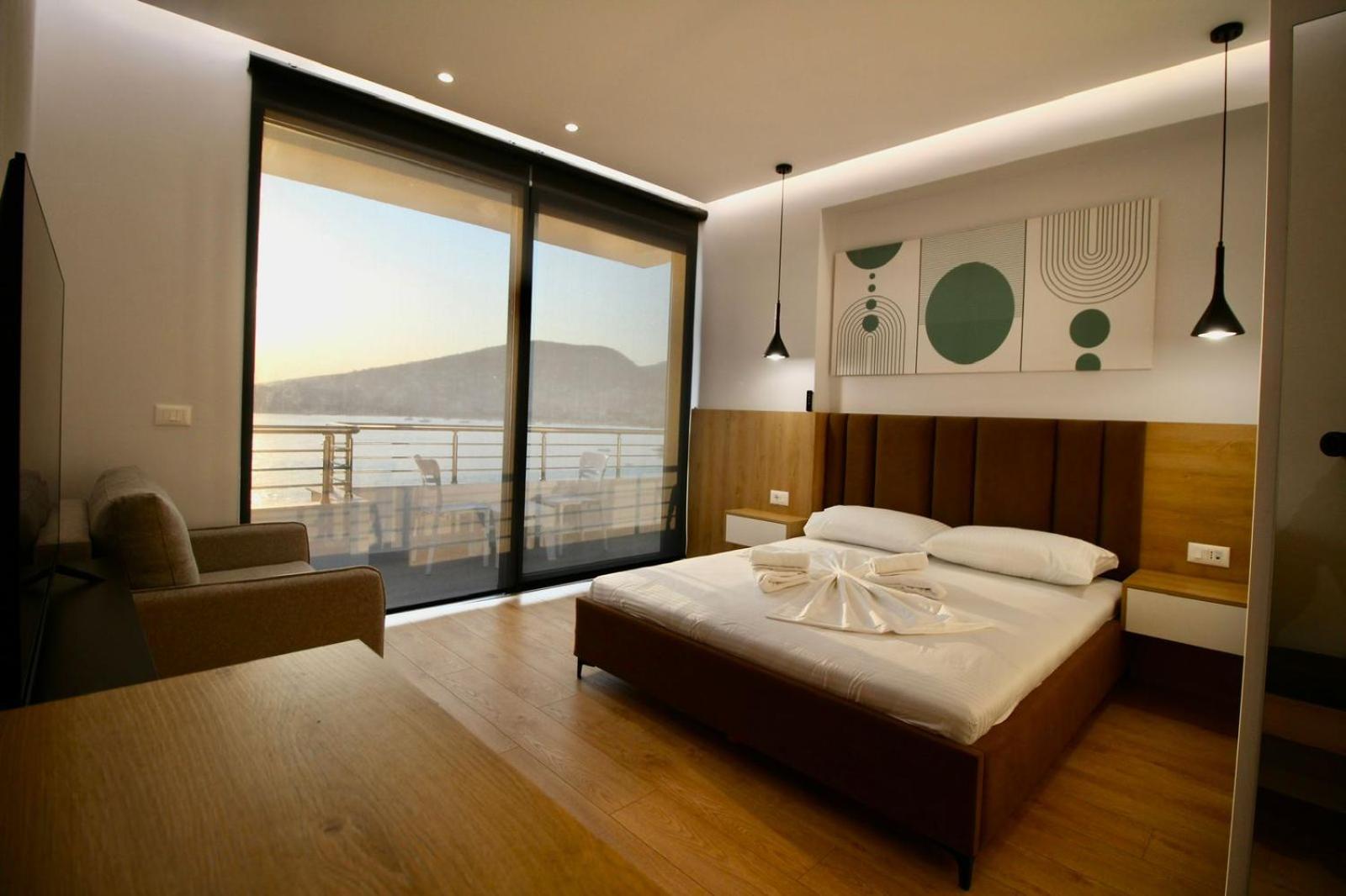 Deluxe Double Room (2 Adults + 1 Child)