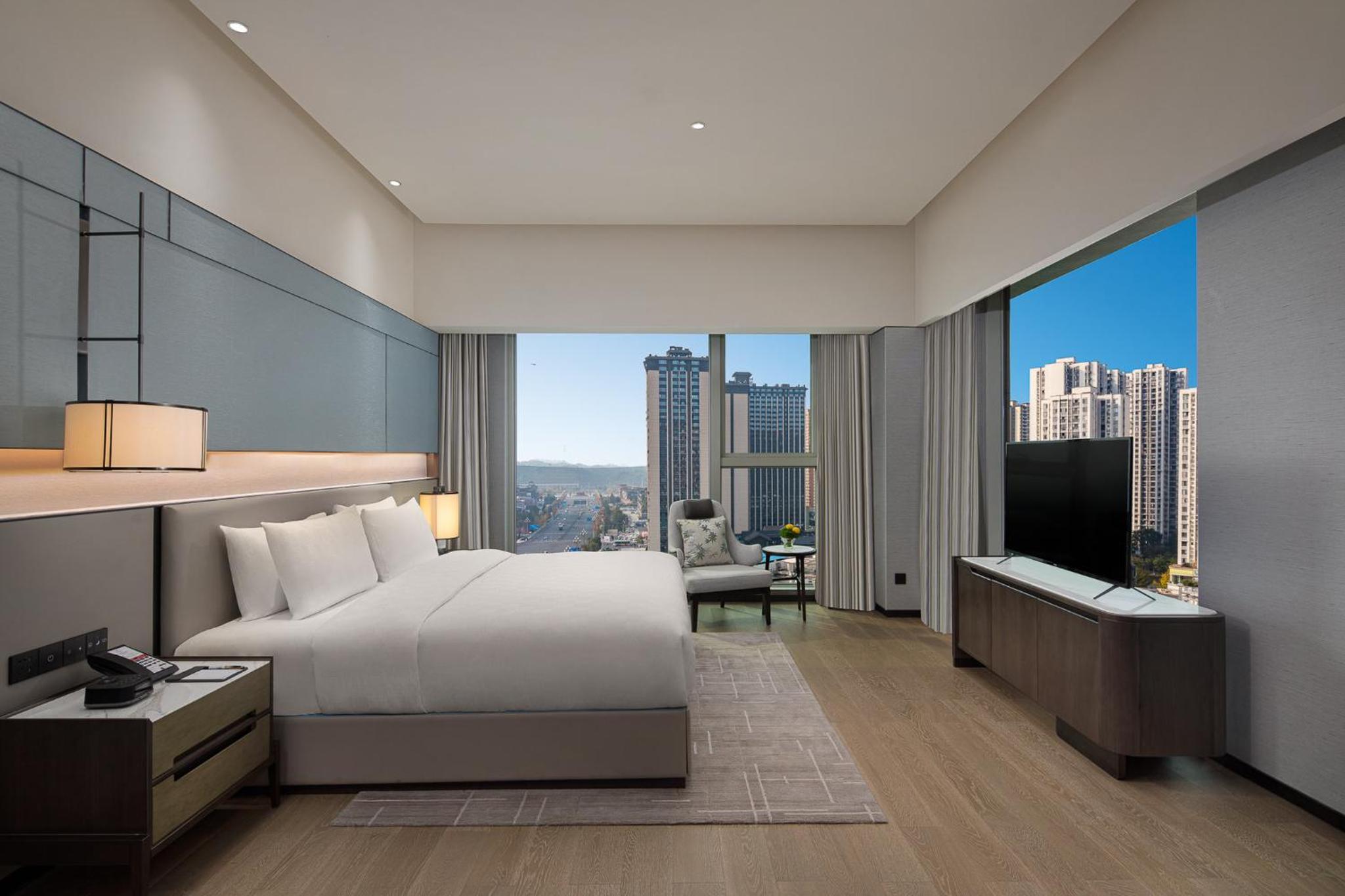 One-Bedroom King Suite photo 3