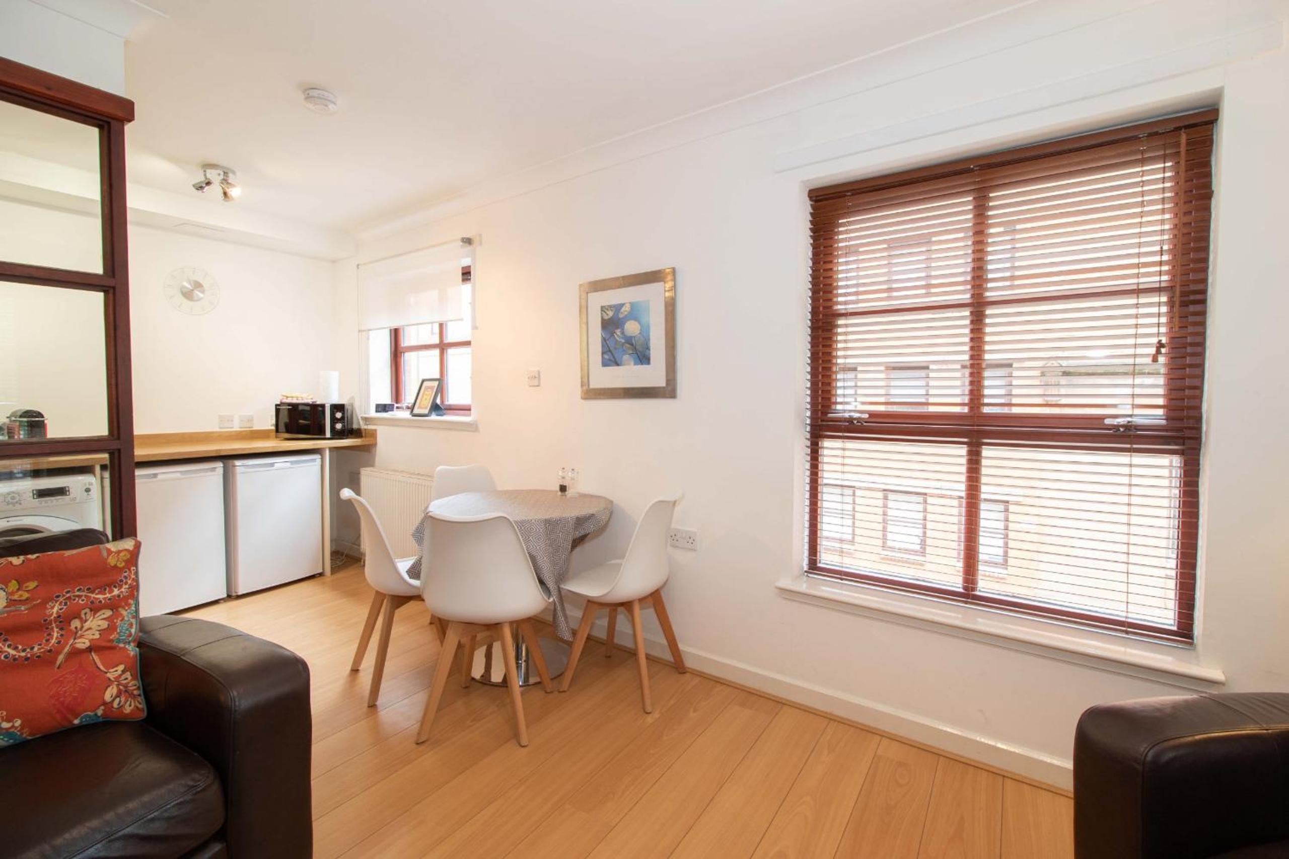 Two-Bedroom Apartment - 88 Albion Street, G1 1DN photo 3