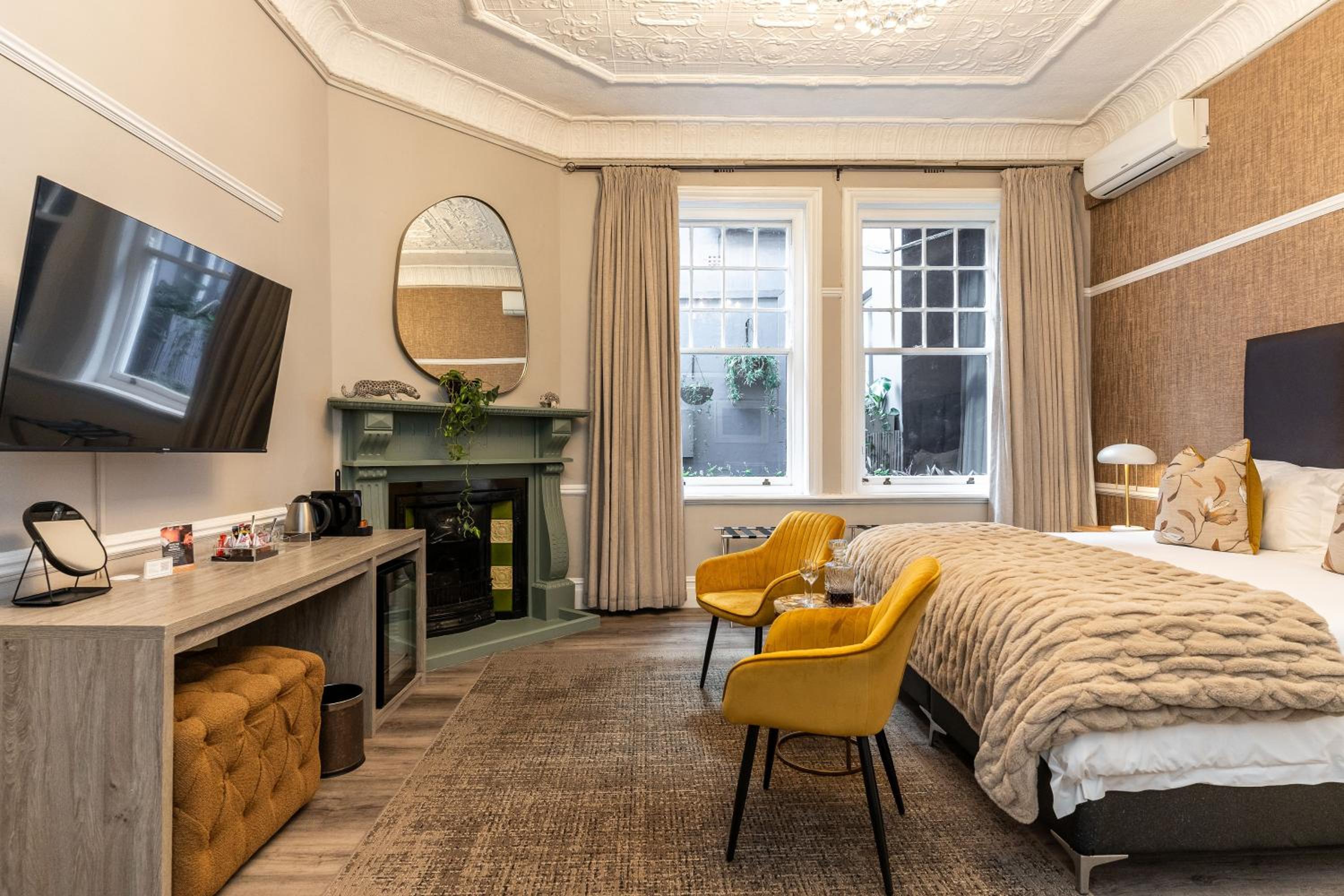 Heritage Deluxe Family Room photo 3