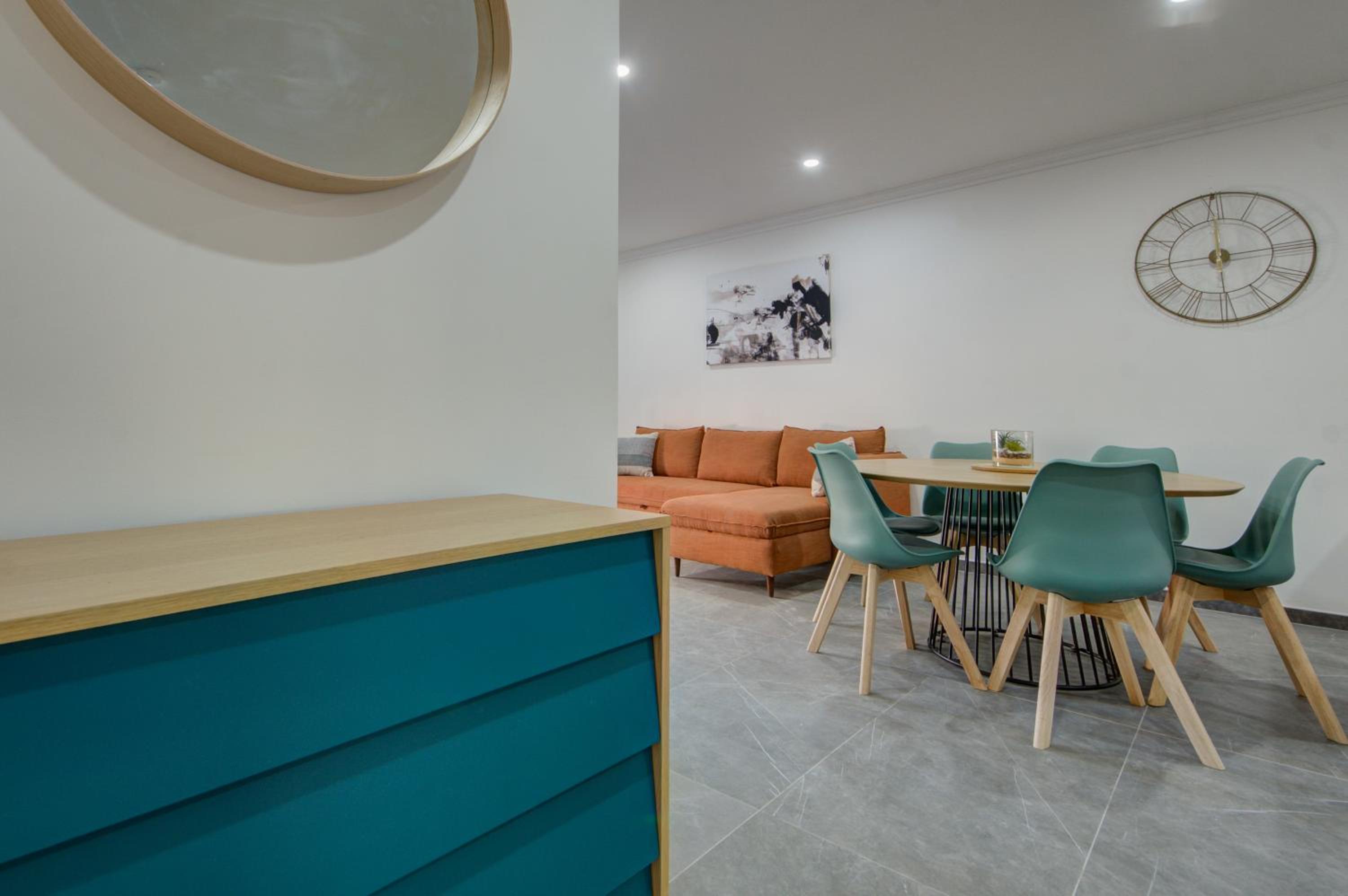 Three-Bedroom Apartment With Balcony photo 3