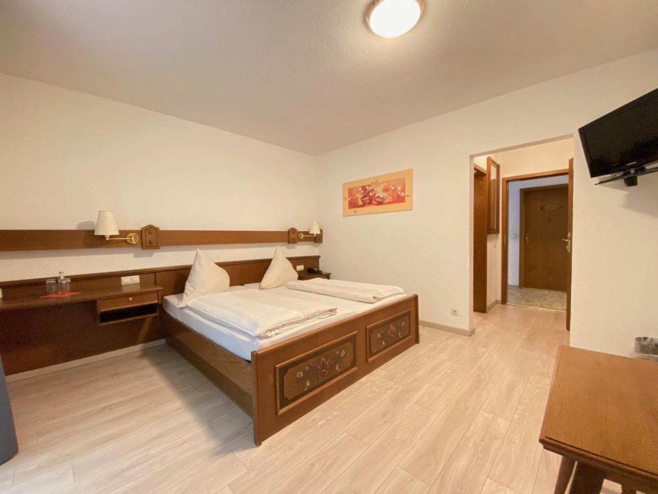 Double or Twin Room - Photo 4