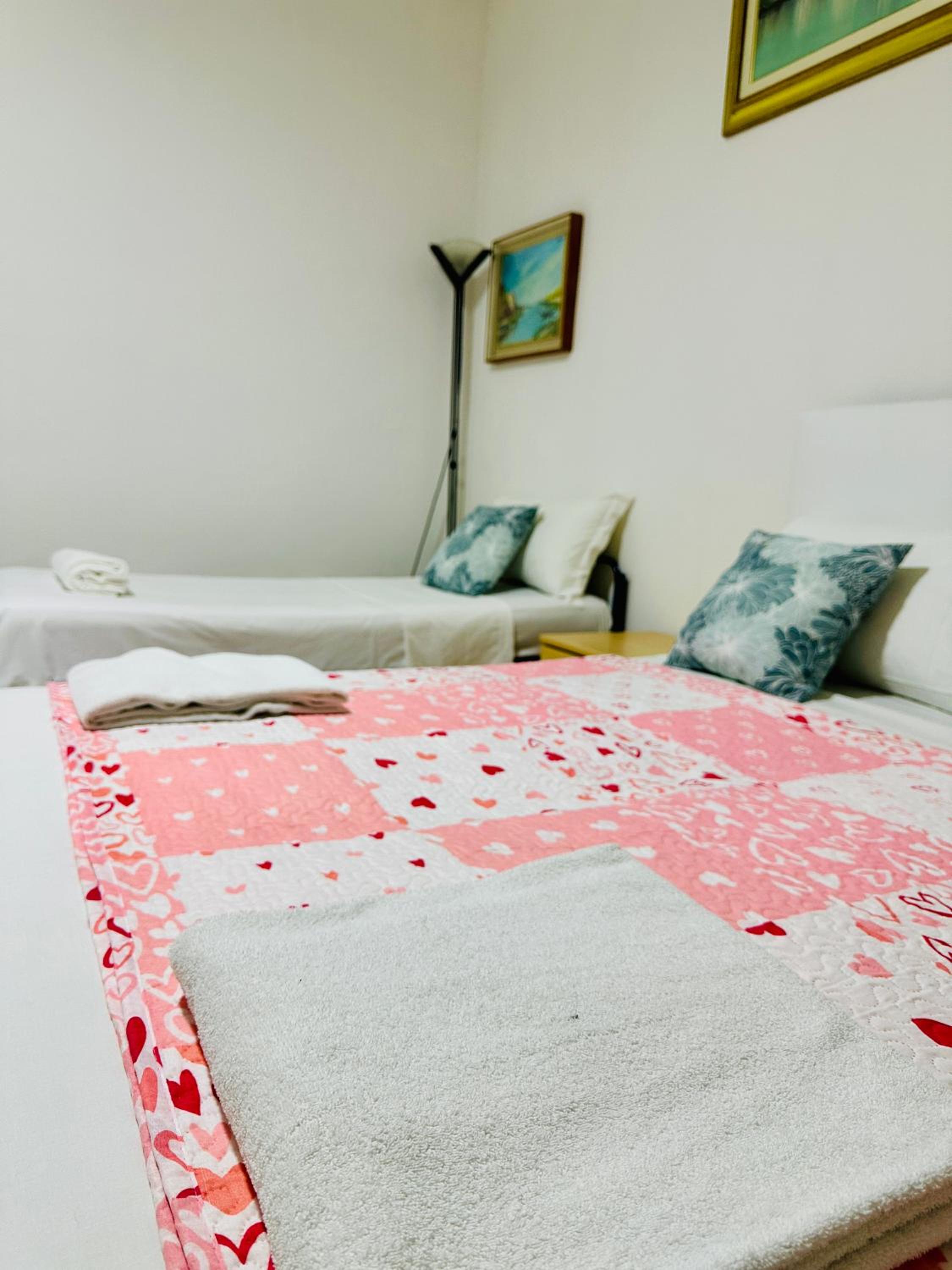 Basic Triple Room With Shared Bathroom