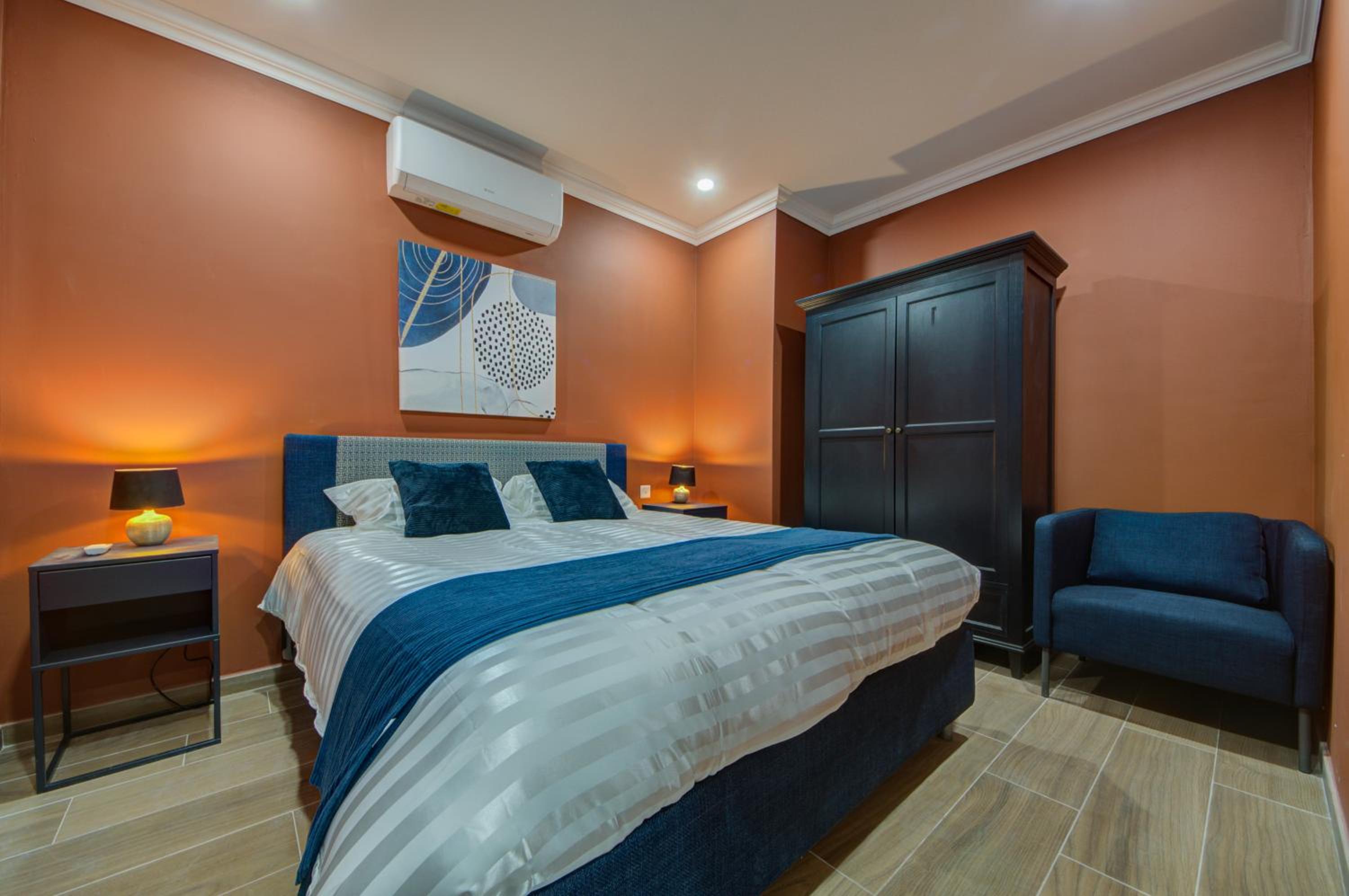 Three-Bedroom Apartment With Balcony photo 3