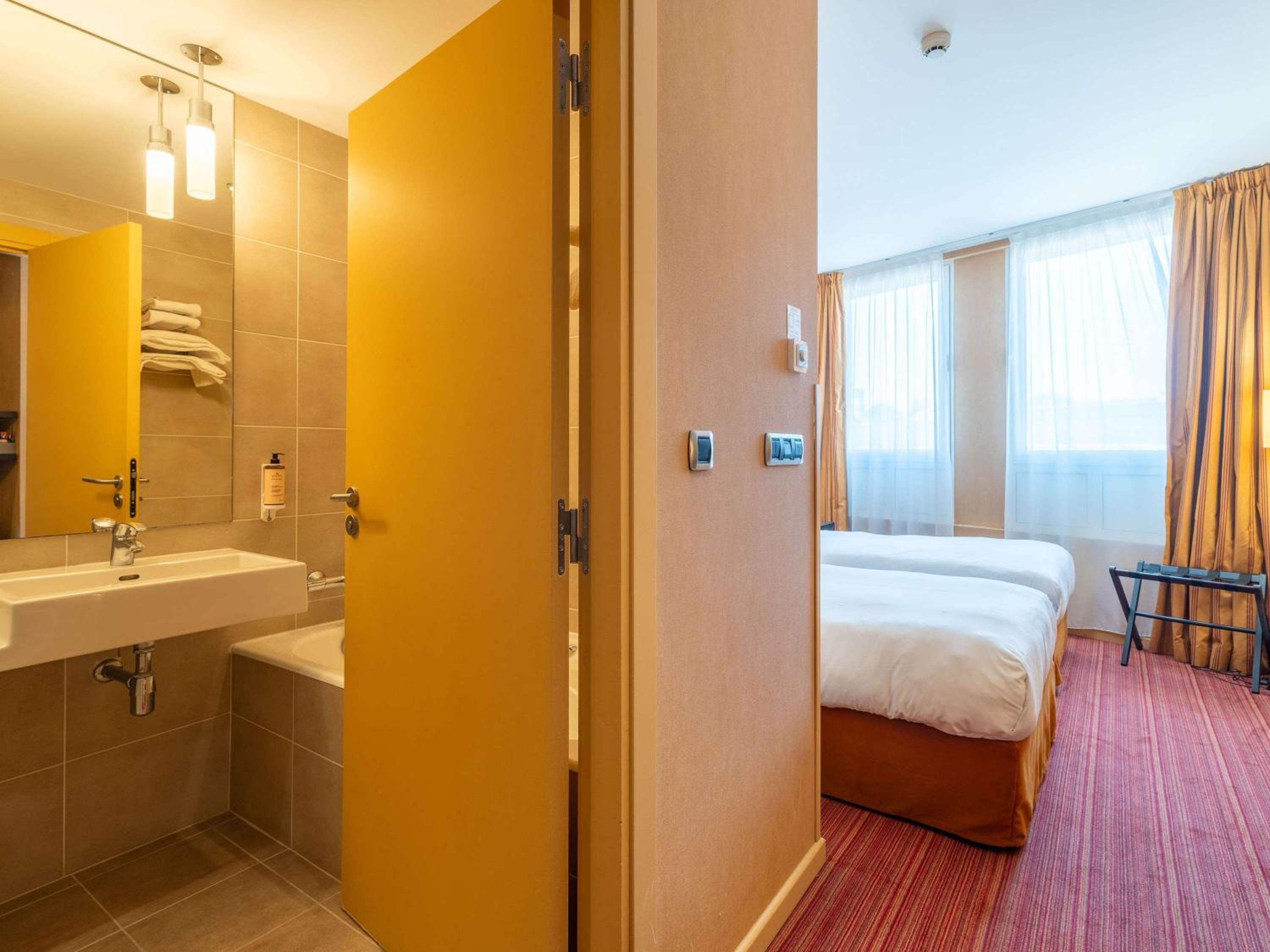 Classic Twin Room - Photo 2