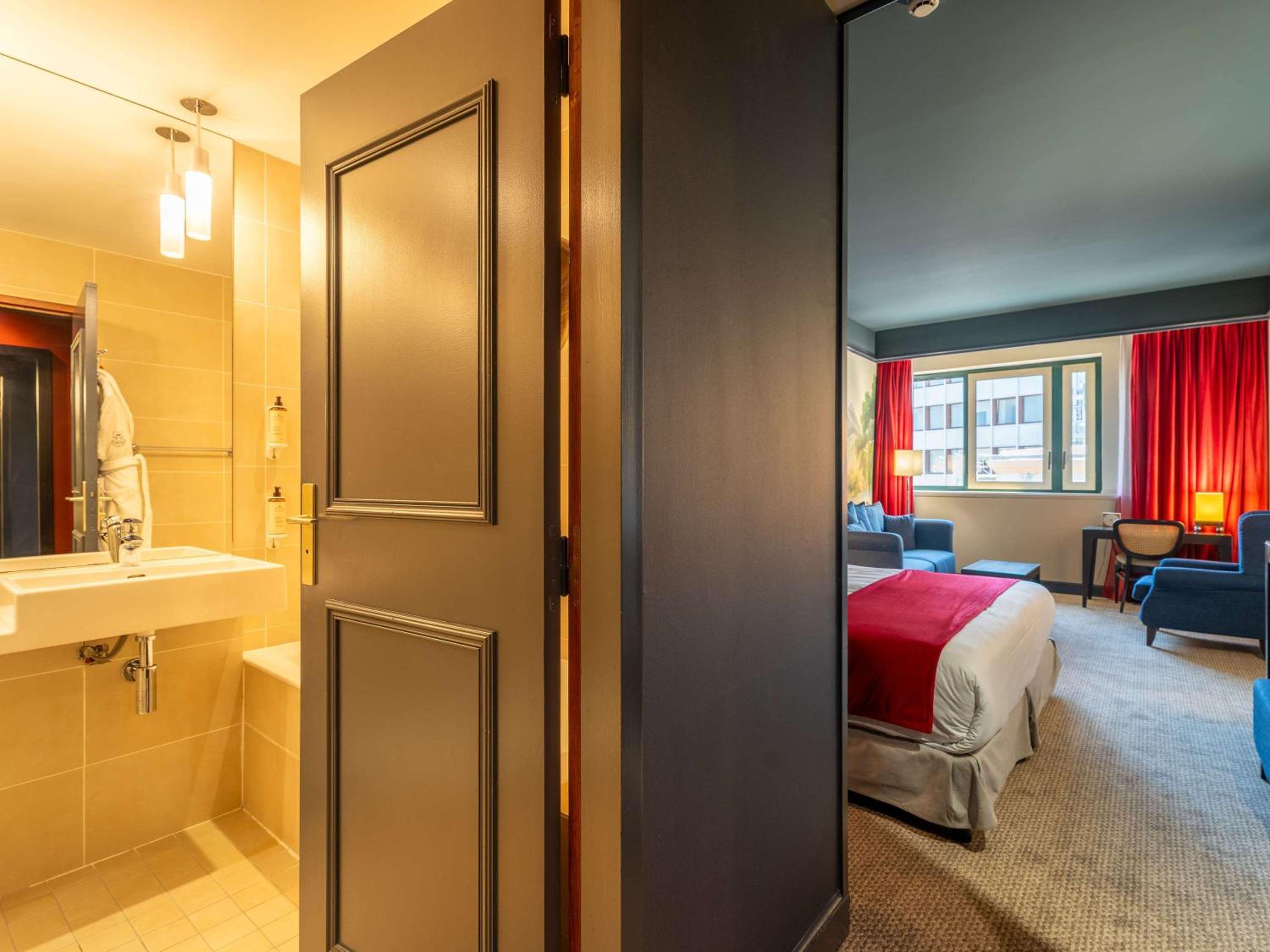 Junior Suite with a Double Bed and a Sofa - Photo 7