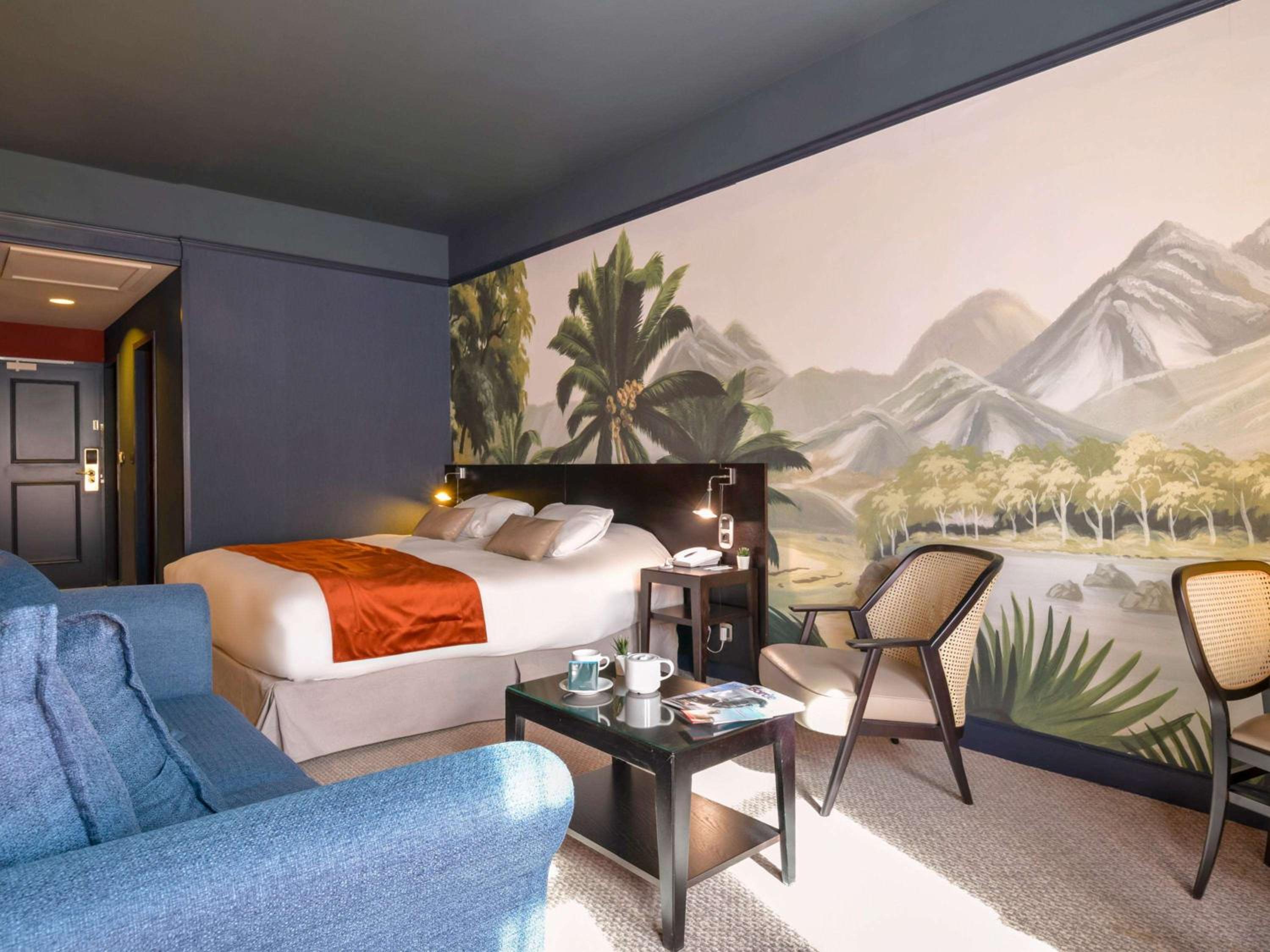Junior Suite with a Double Bed and a Sofa - Photo 5