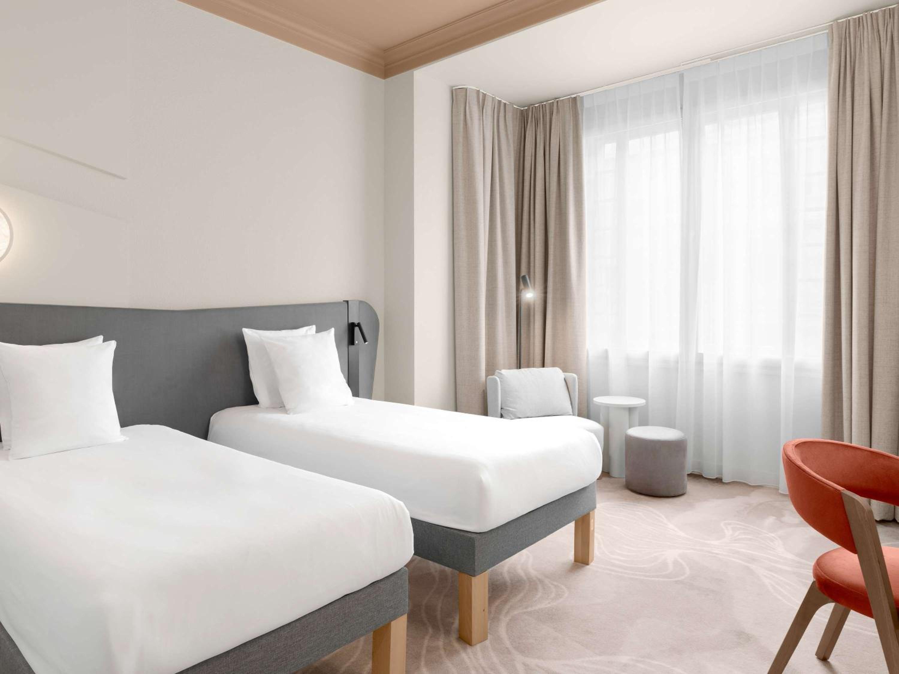 Executive Room thumbnail 6