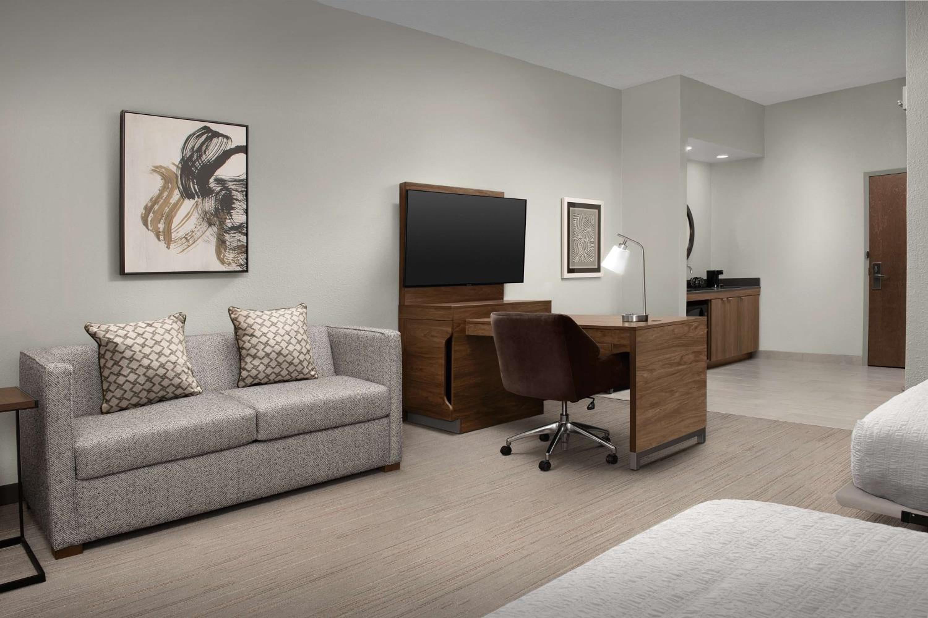 Queen Studio with Two Queen Beds and Bath Tub - Mobility/Hearing Access - Photo 4