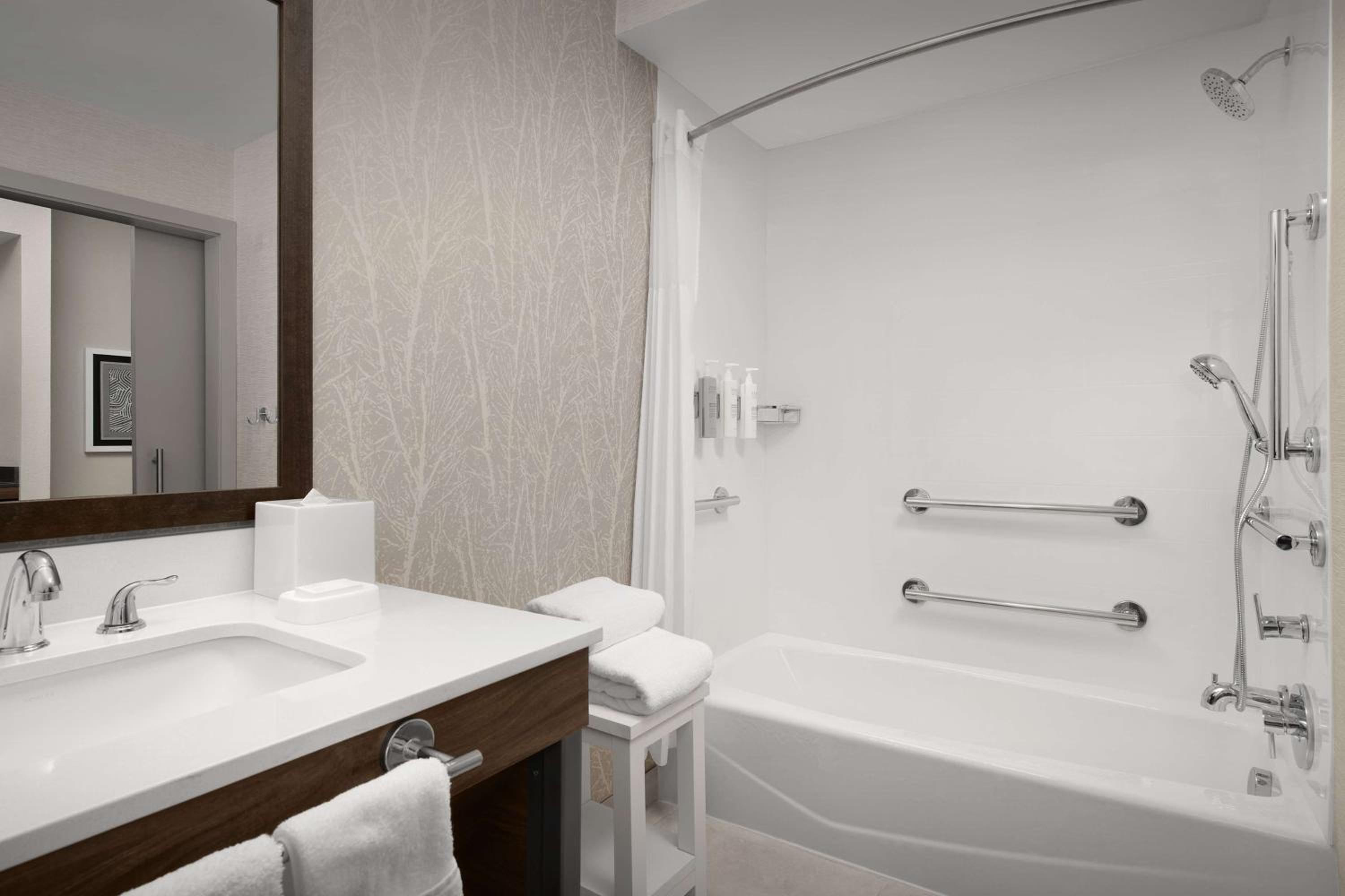 Queen Studio with Two Queen Beds and Bath Tub - Mobility/Hearing Access - Photo 3