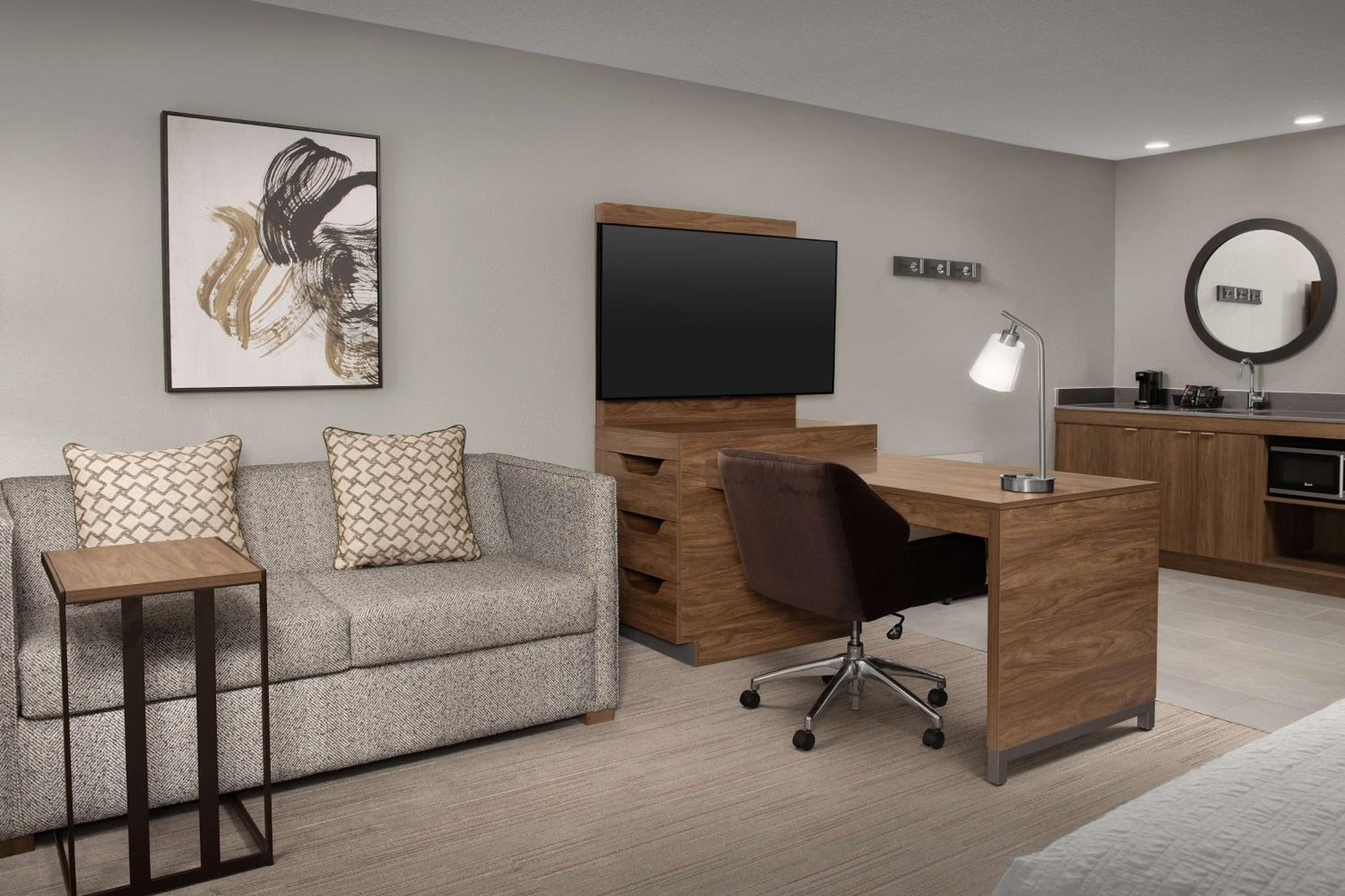 King Studio Suite - Non-Smoking - Photo 3