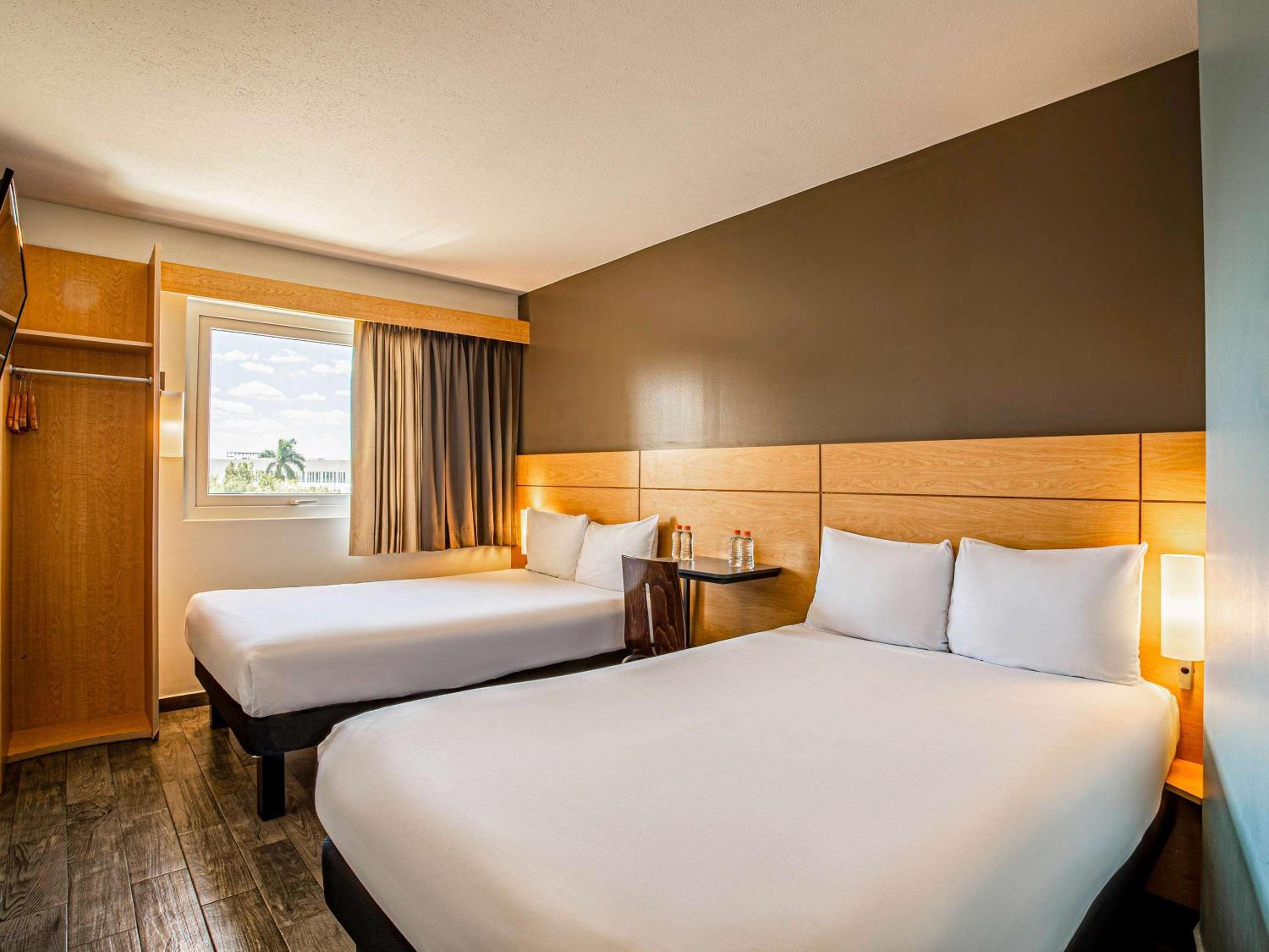Double Room with Two Double Beds - Photo 1
