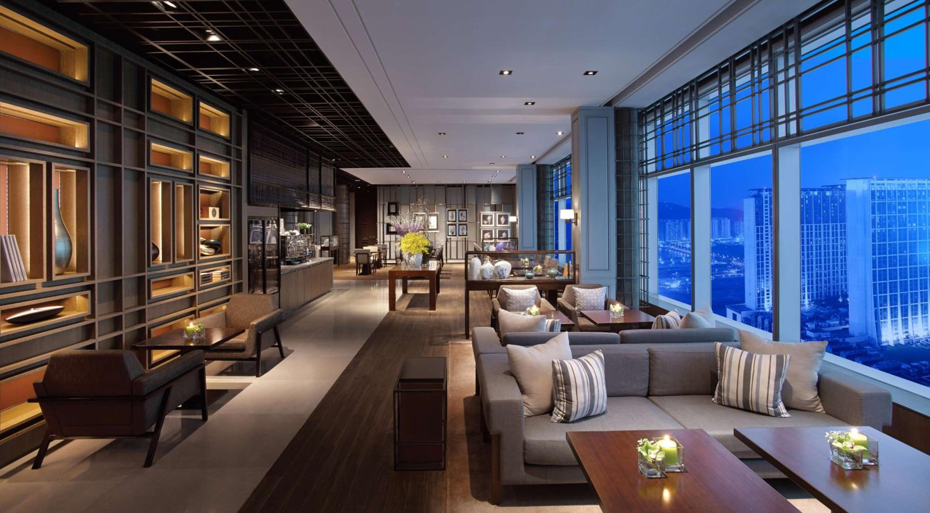 Grand King Suite - Club Access photo 2