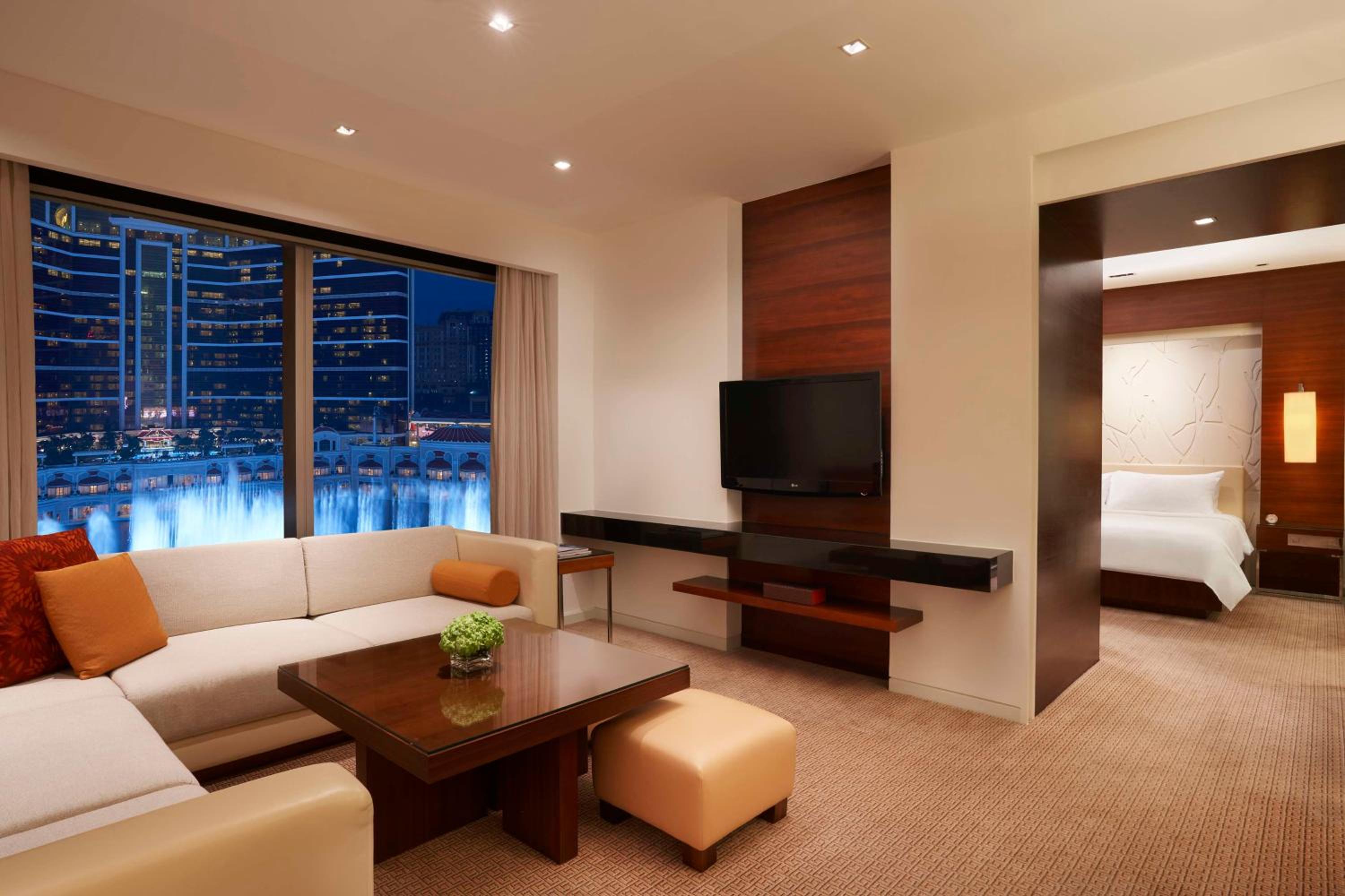 Grand King Suite with View photo 1