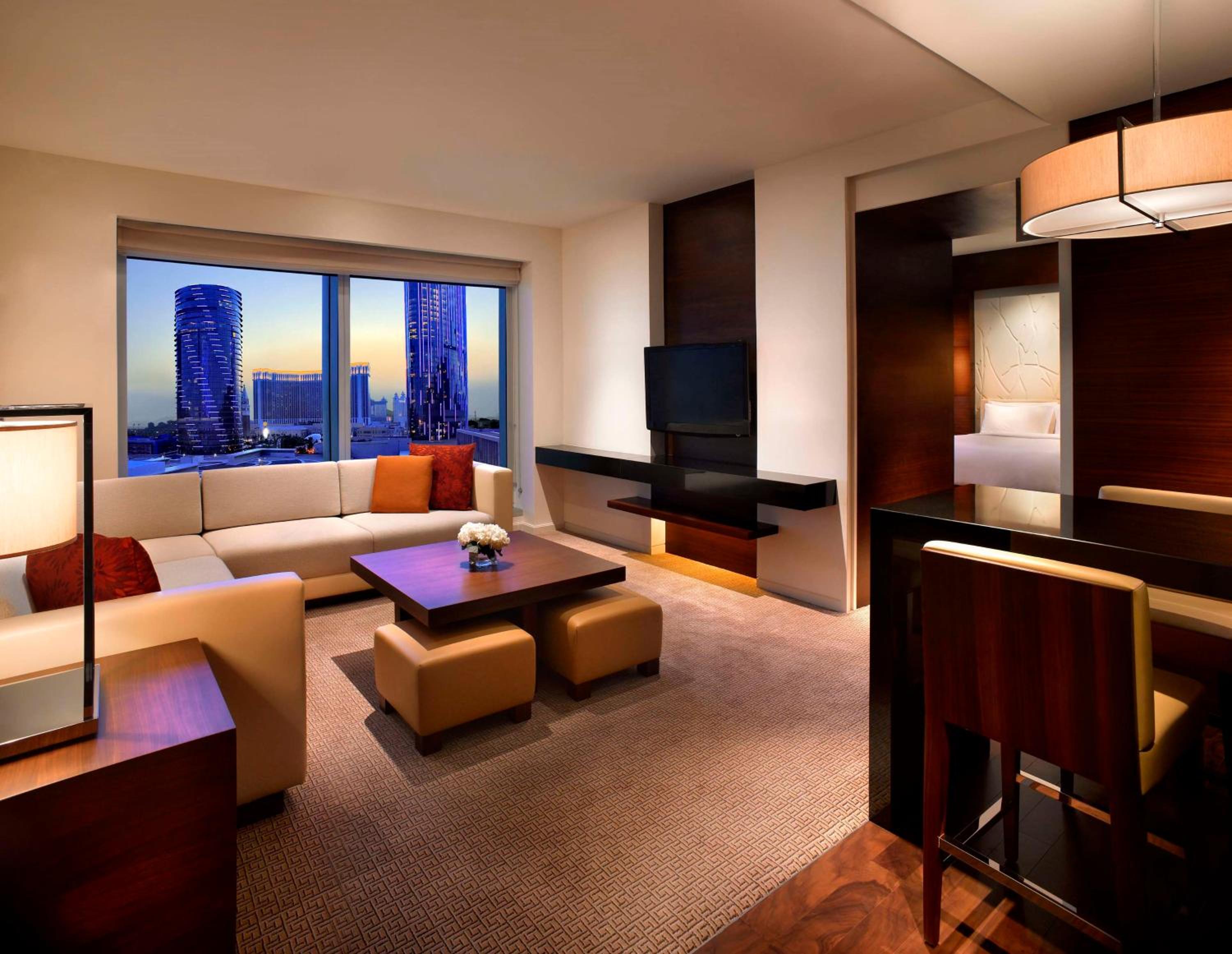 Grand King Suite - Club Access photo 3