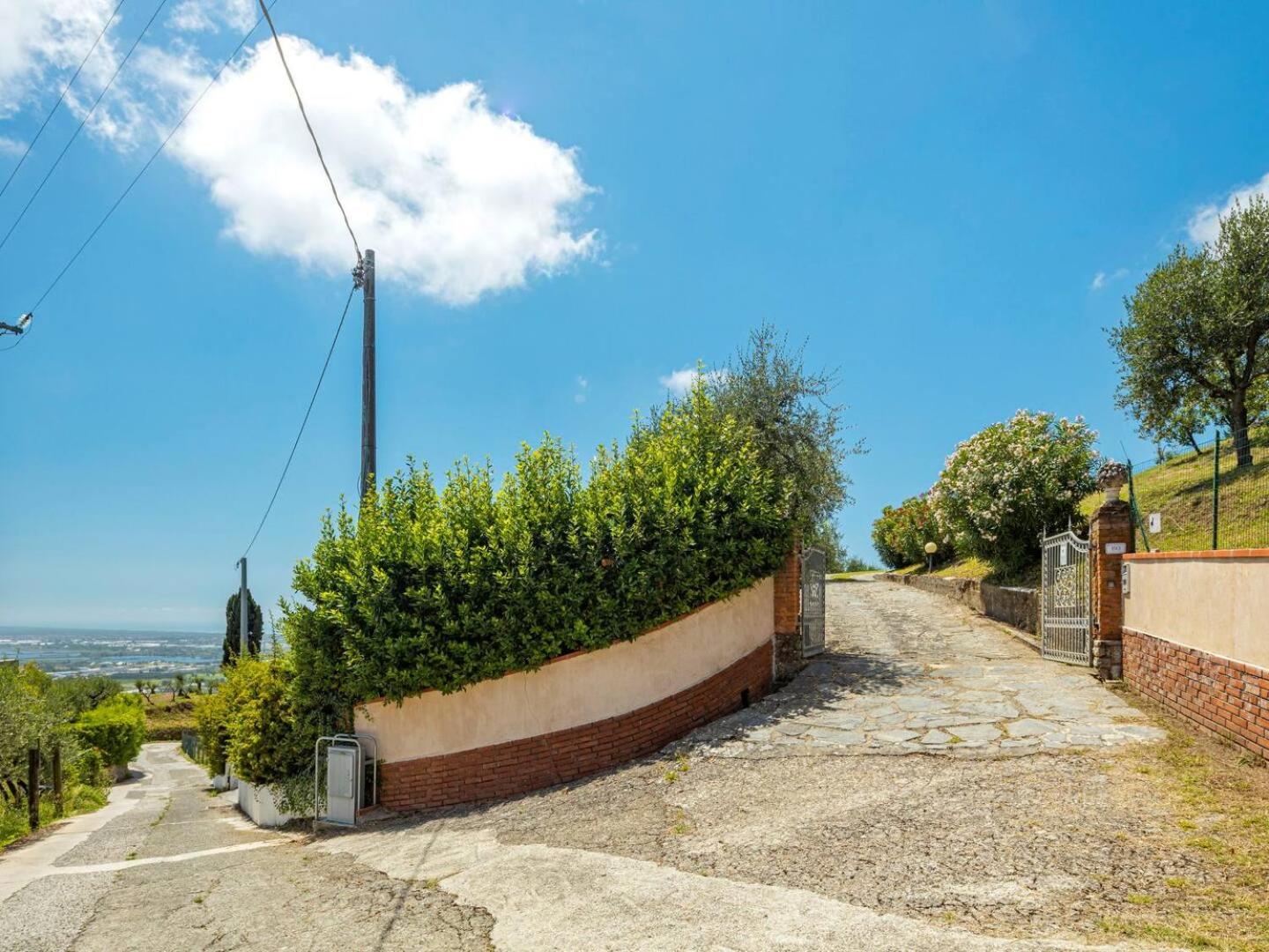 Villa photo 2