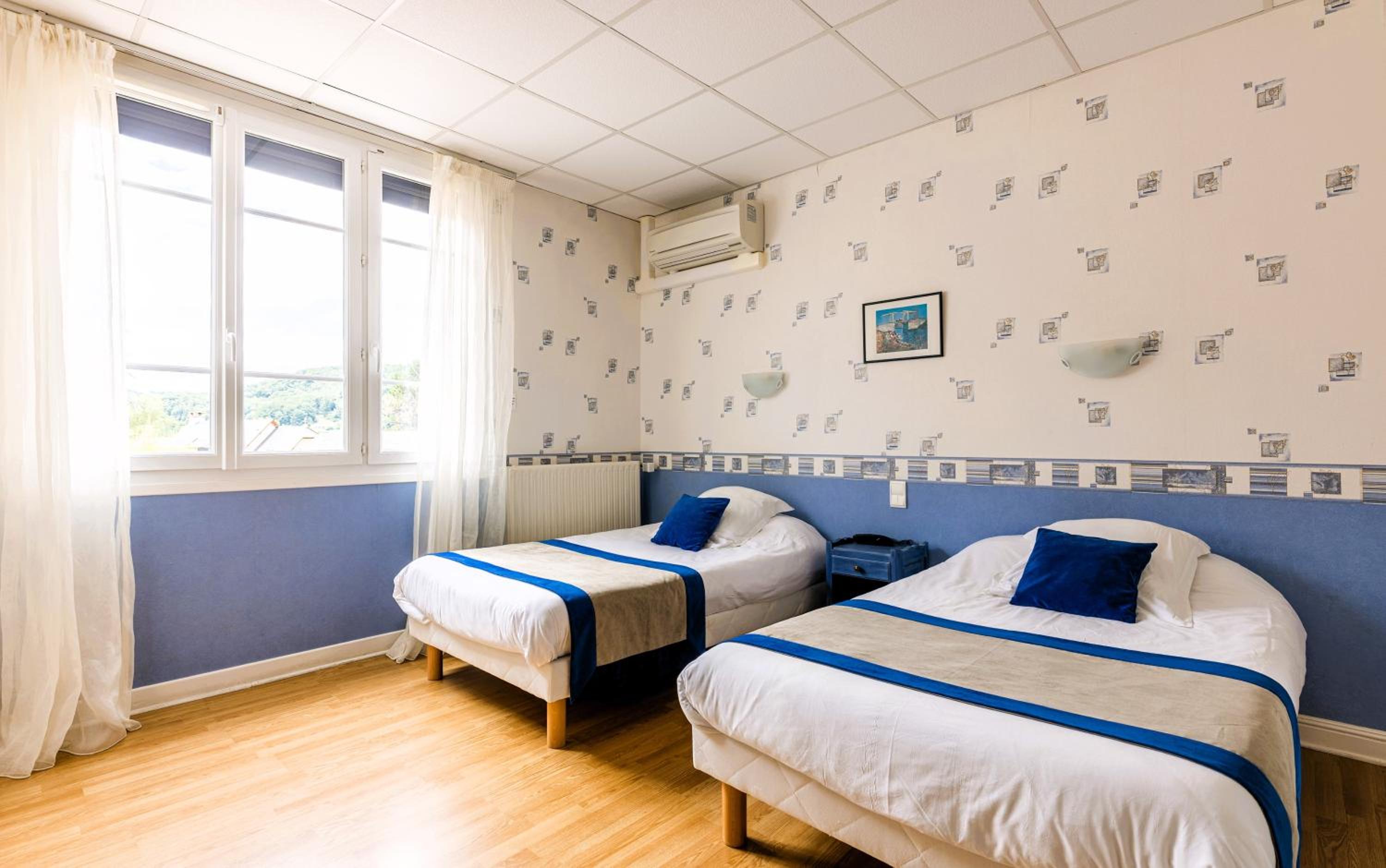 Standard Twin Room - Photo 1