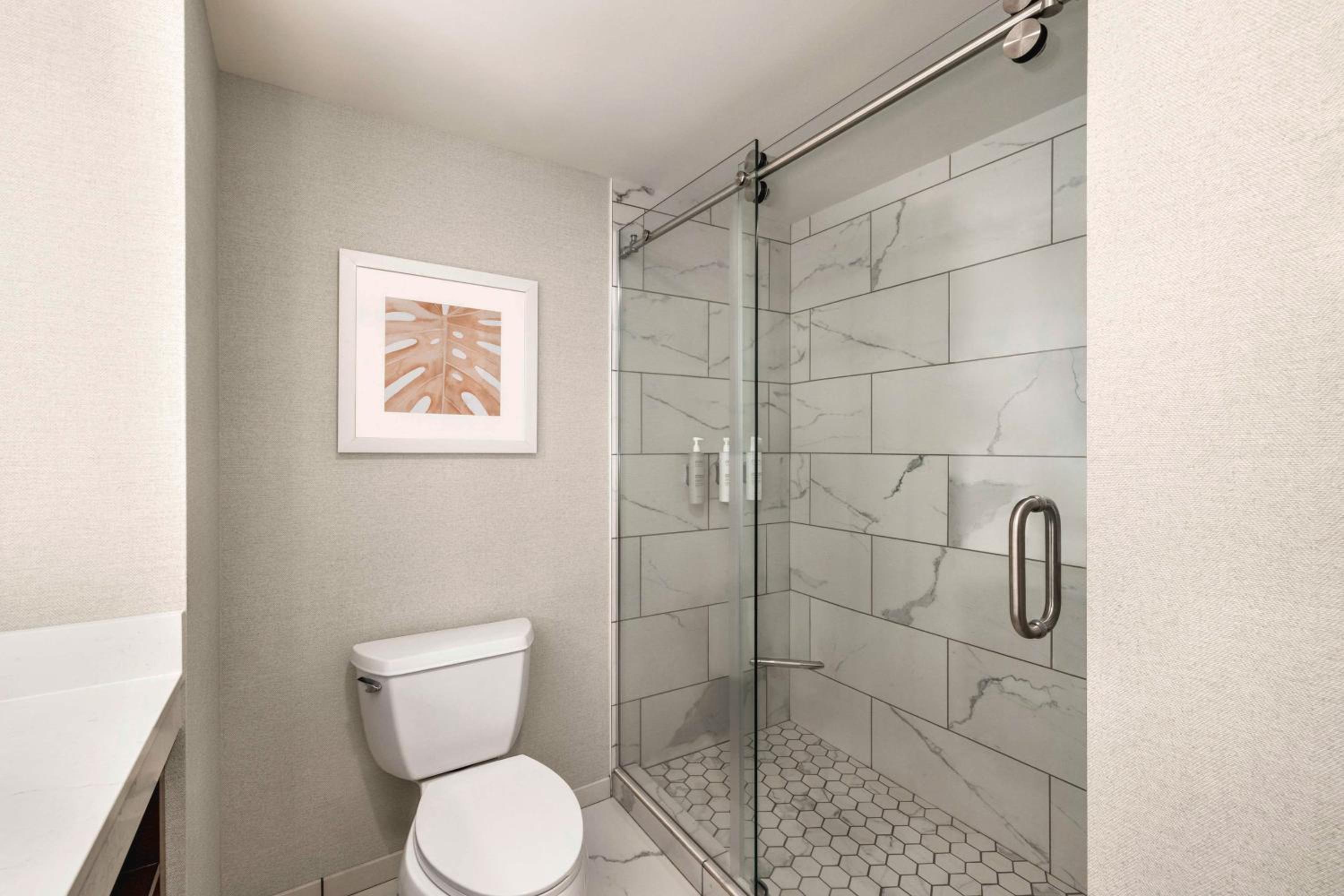 King Room with Sofa Bed and Shower - Oceanfront/Floors 3-5 - Photo 6