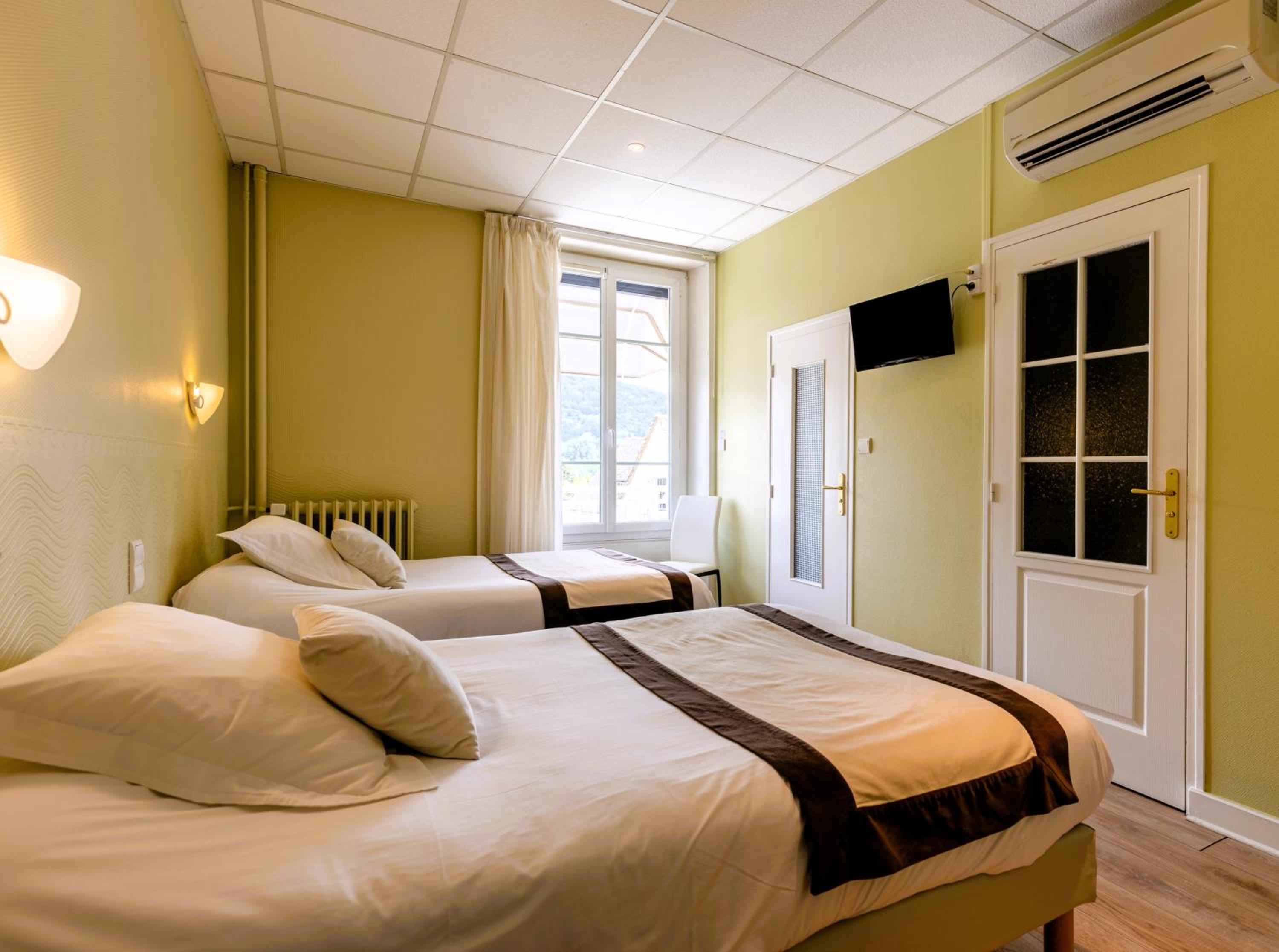 Standard Twin Room - Photo 3
