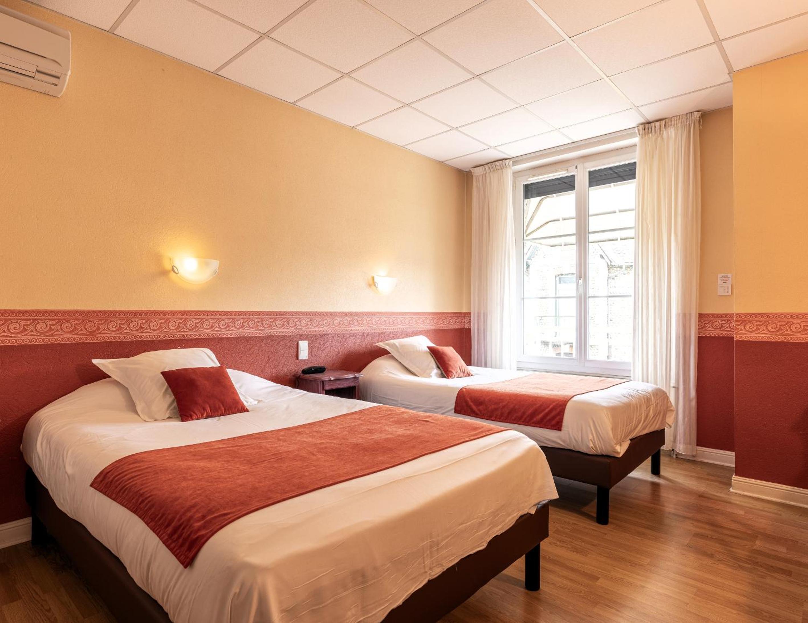 Standard Twin Room - Photo 6
