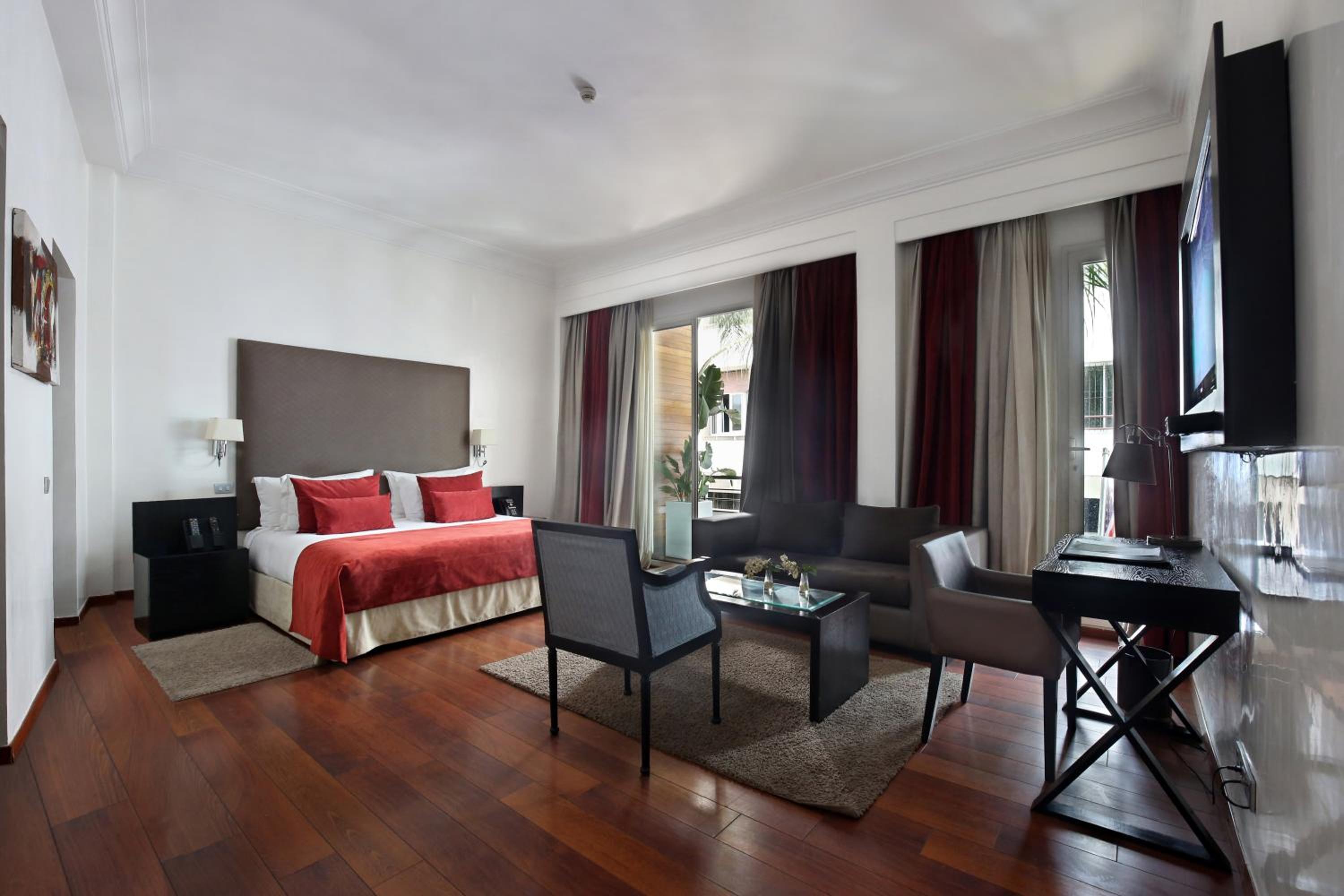 Executive Suite - Photo 1