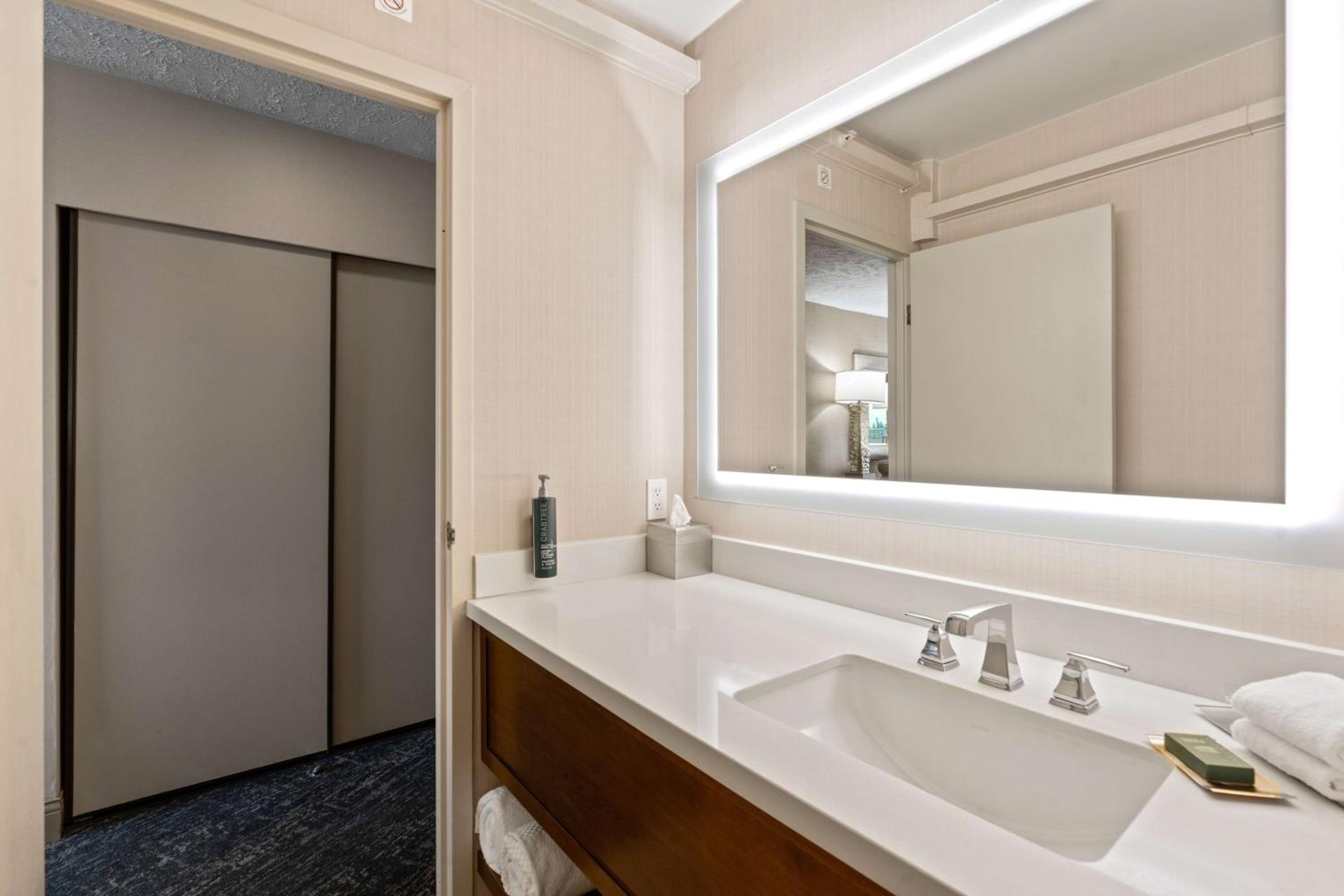 Standard King Room - Photo 2