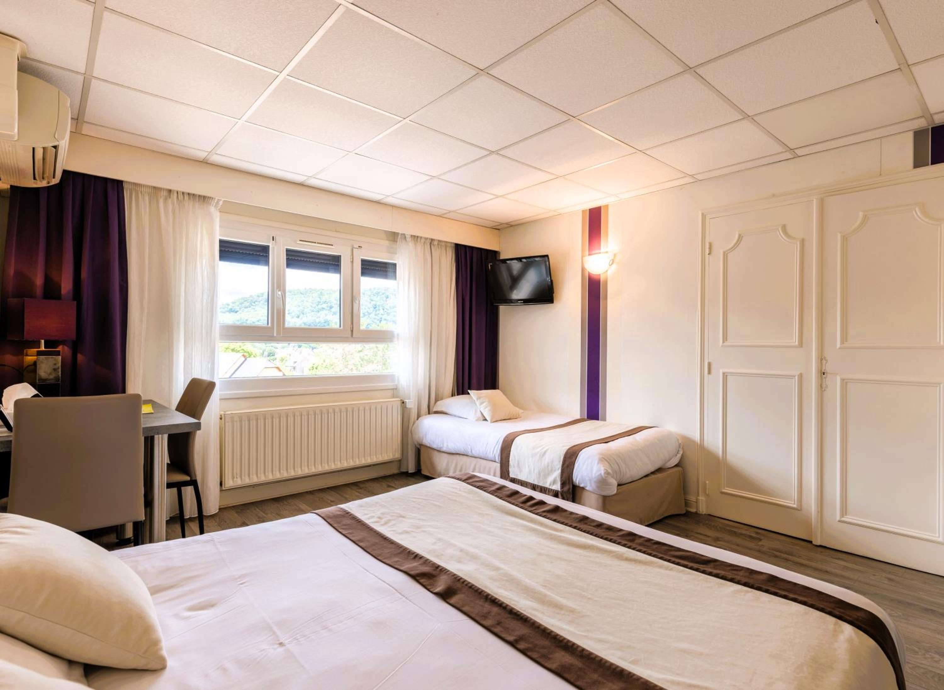 Standard Twin Room - Photo 8