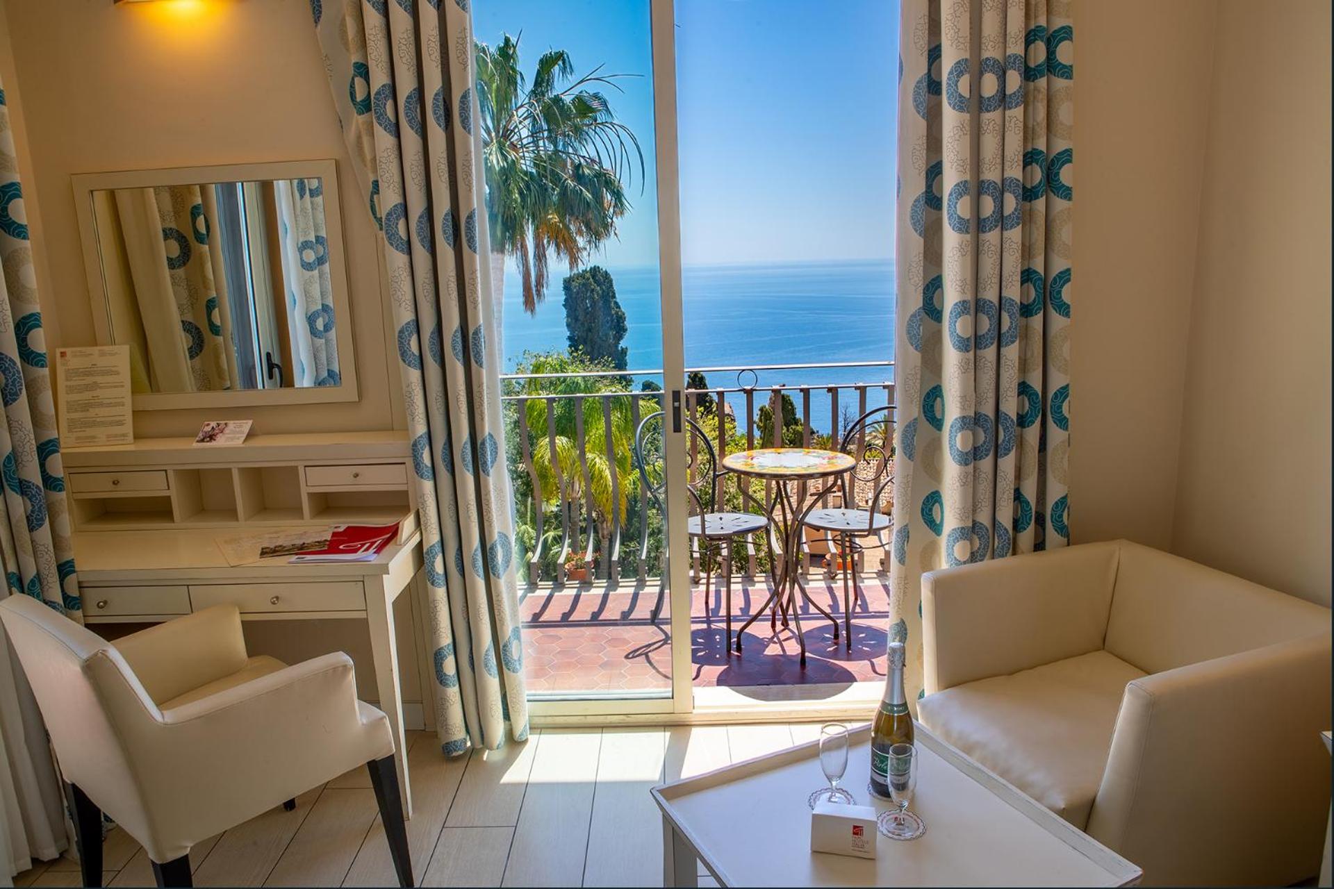 Superior Double Room with balcony and panoramic view photo 3