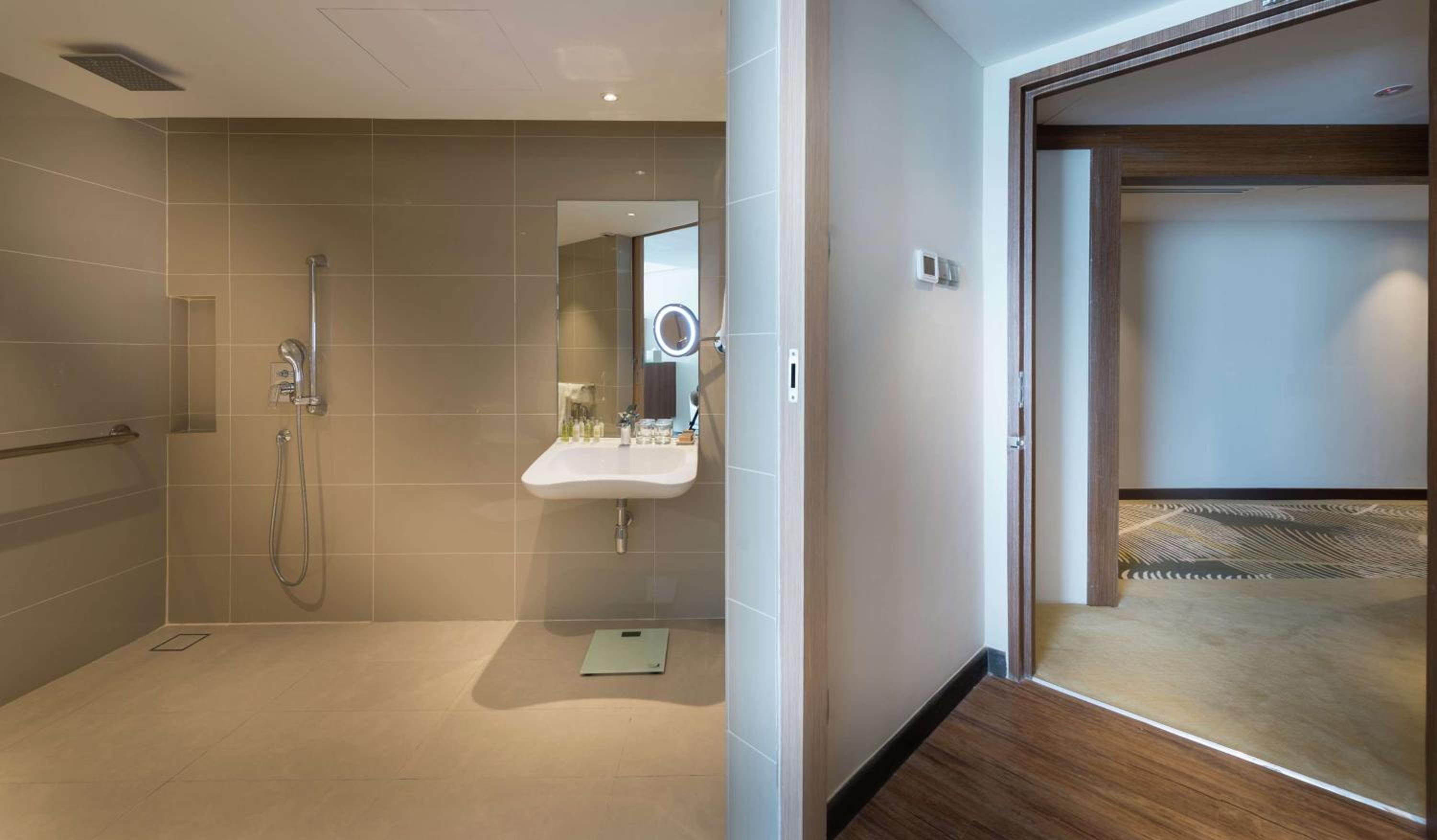 King Room - Mobility Accessible  photo 3