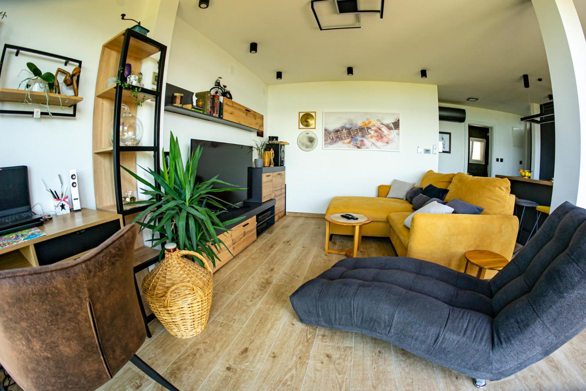 One-Bedroom Apartment photo 1