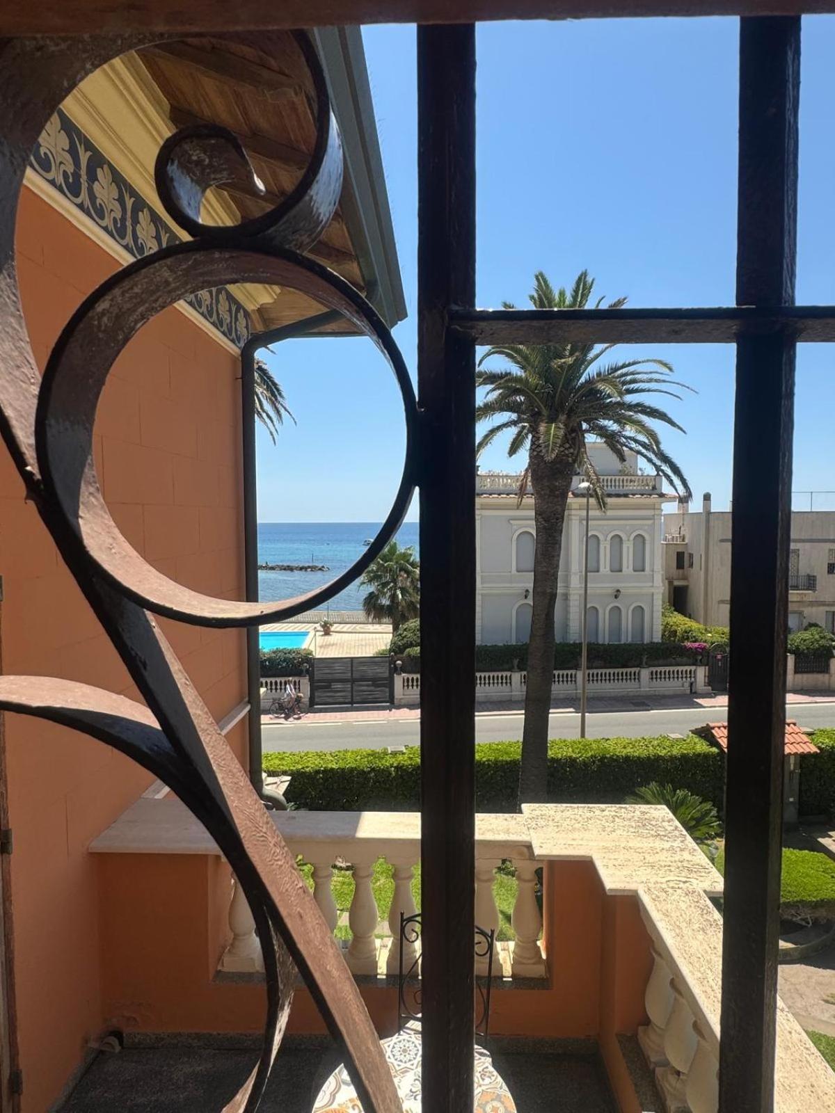 Deluxe Double Room with Balcony and Sea View - Photo 3