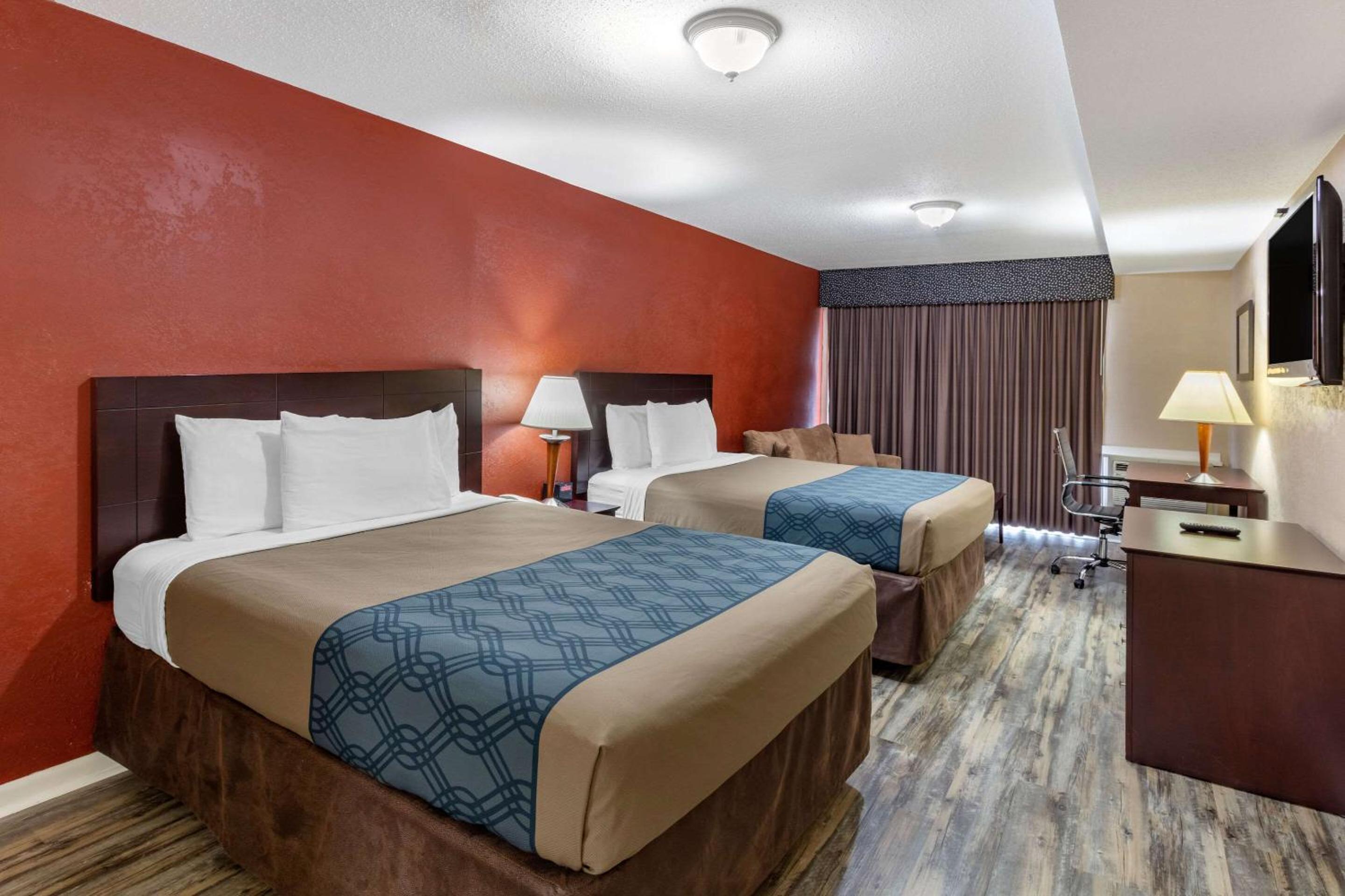 Suite with Two Queen Beds - Photo 1