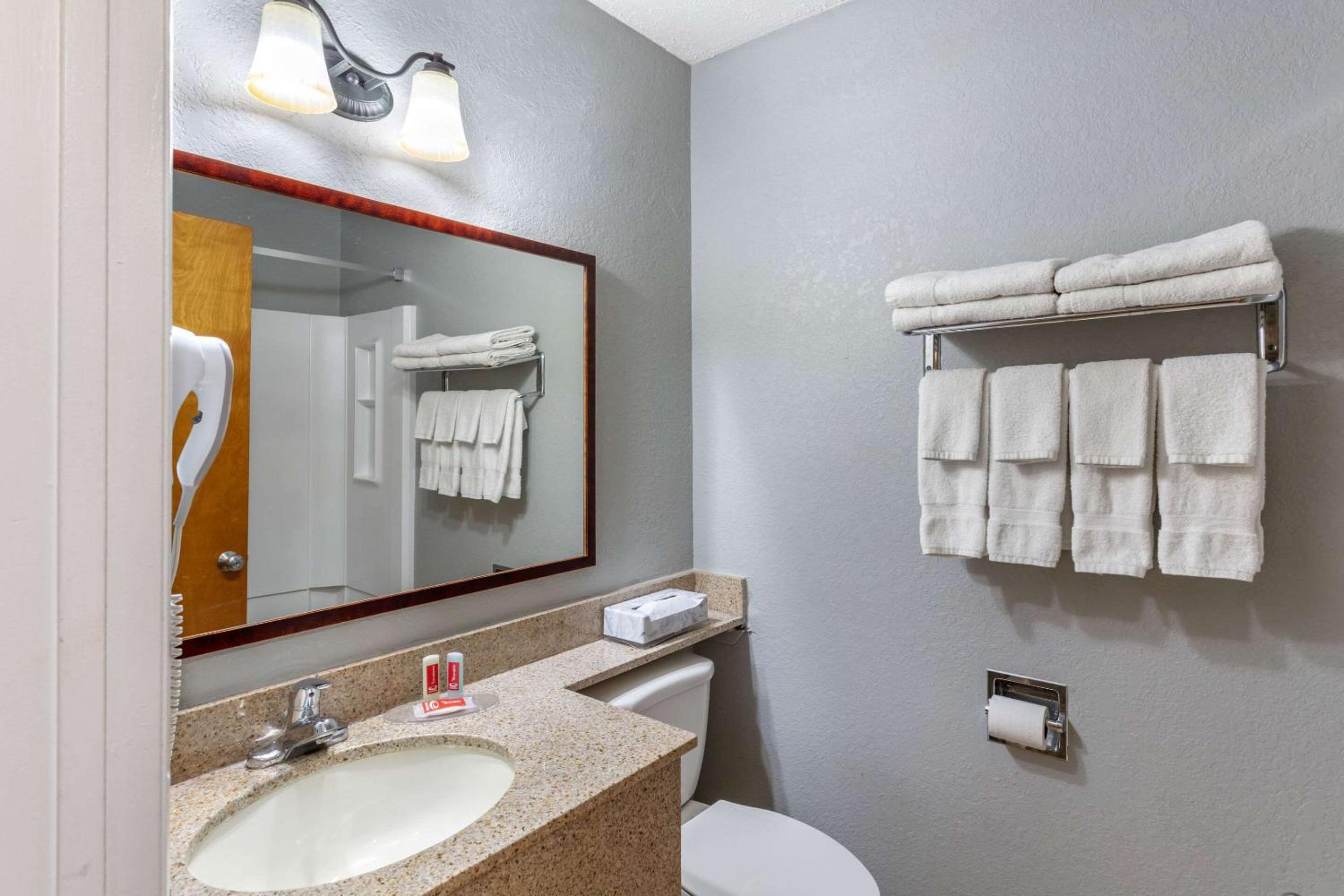 Suite with Two Queen Beds - Photo 2