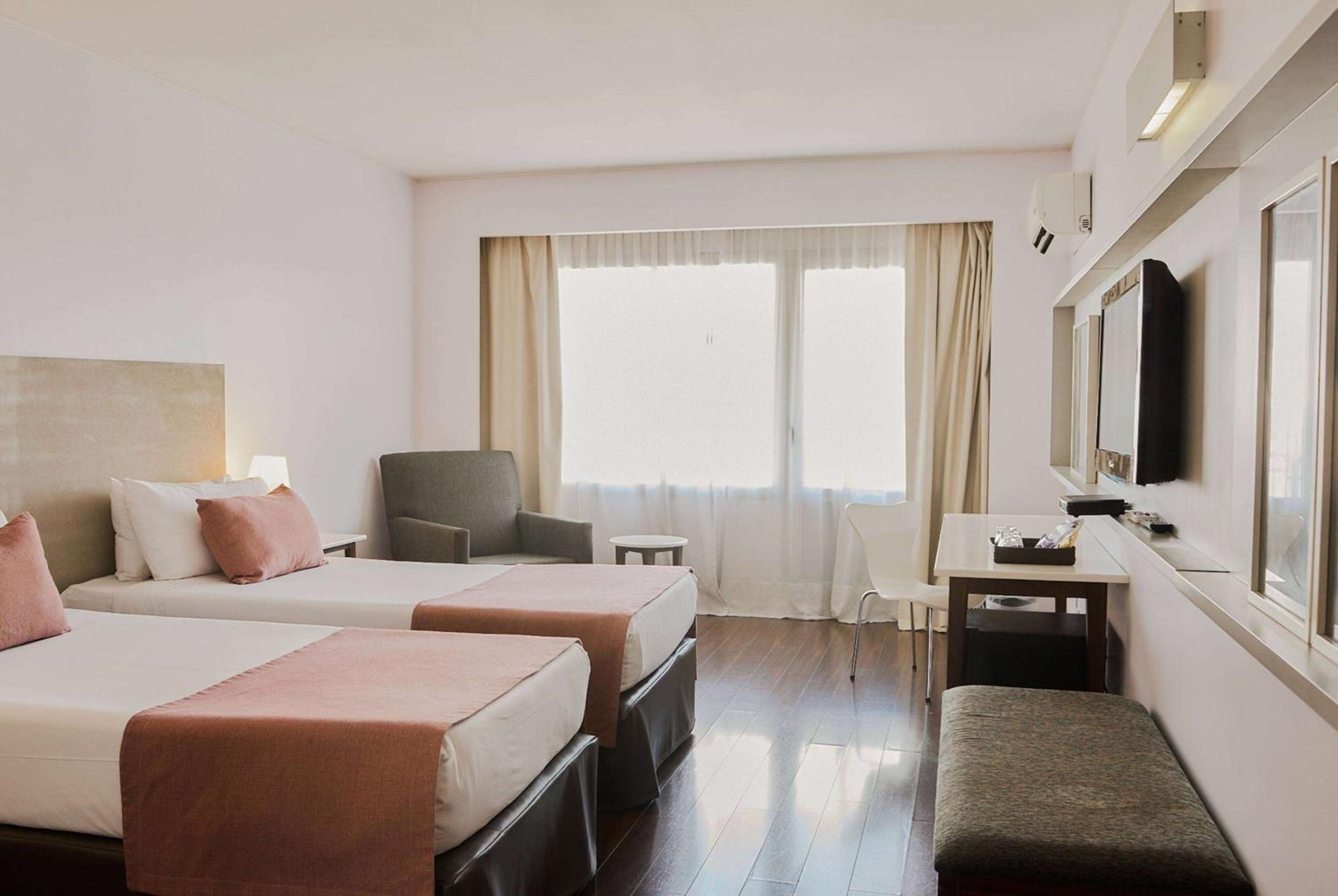 Twin Room - Non-Smoking