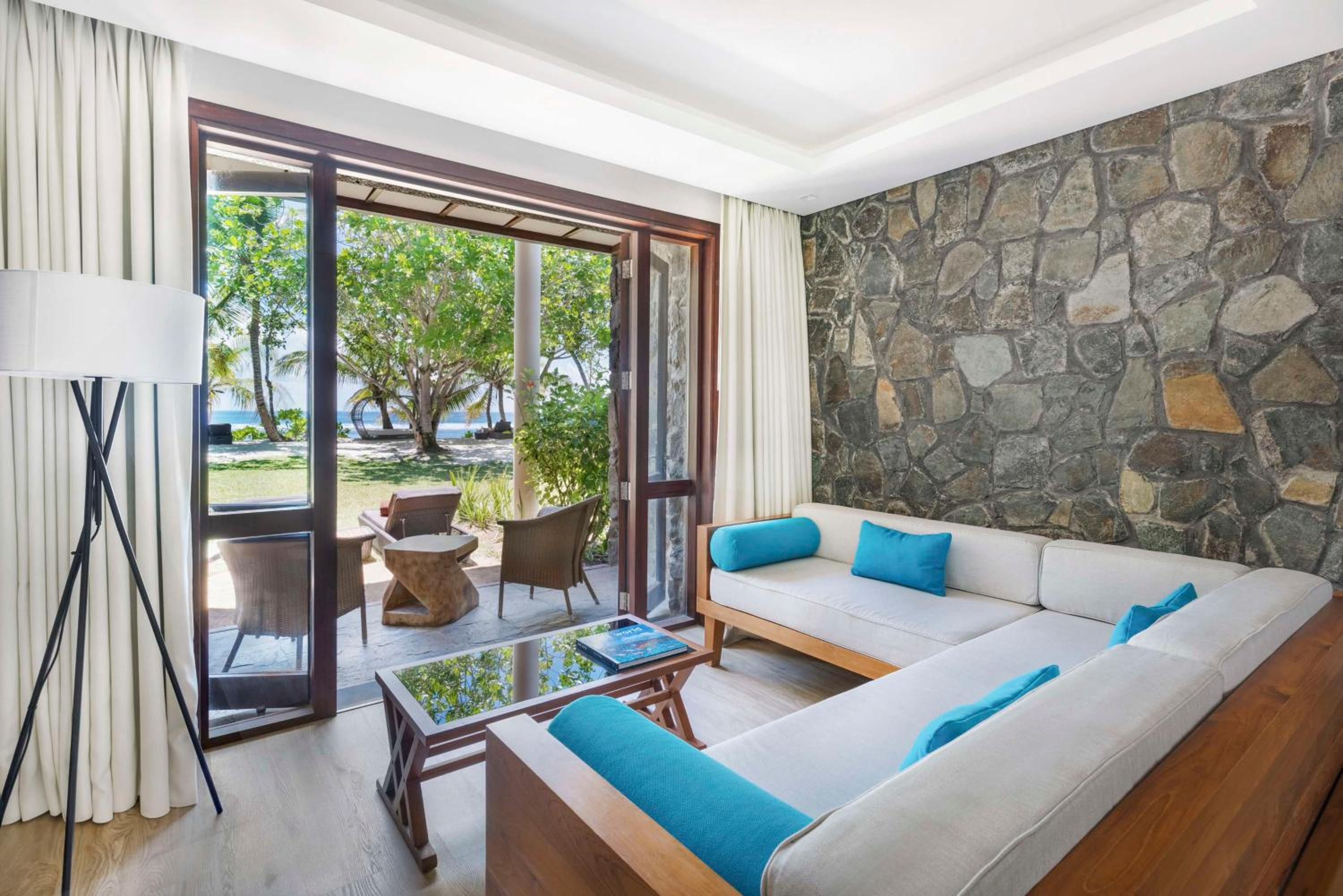 Deluxe Ocean View Garden King Room - Photo 9