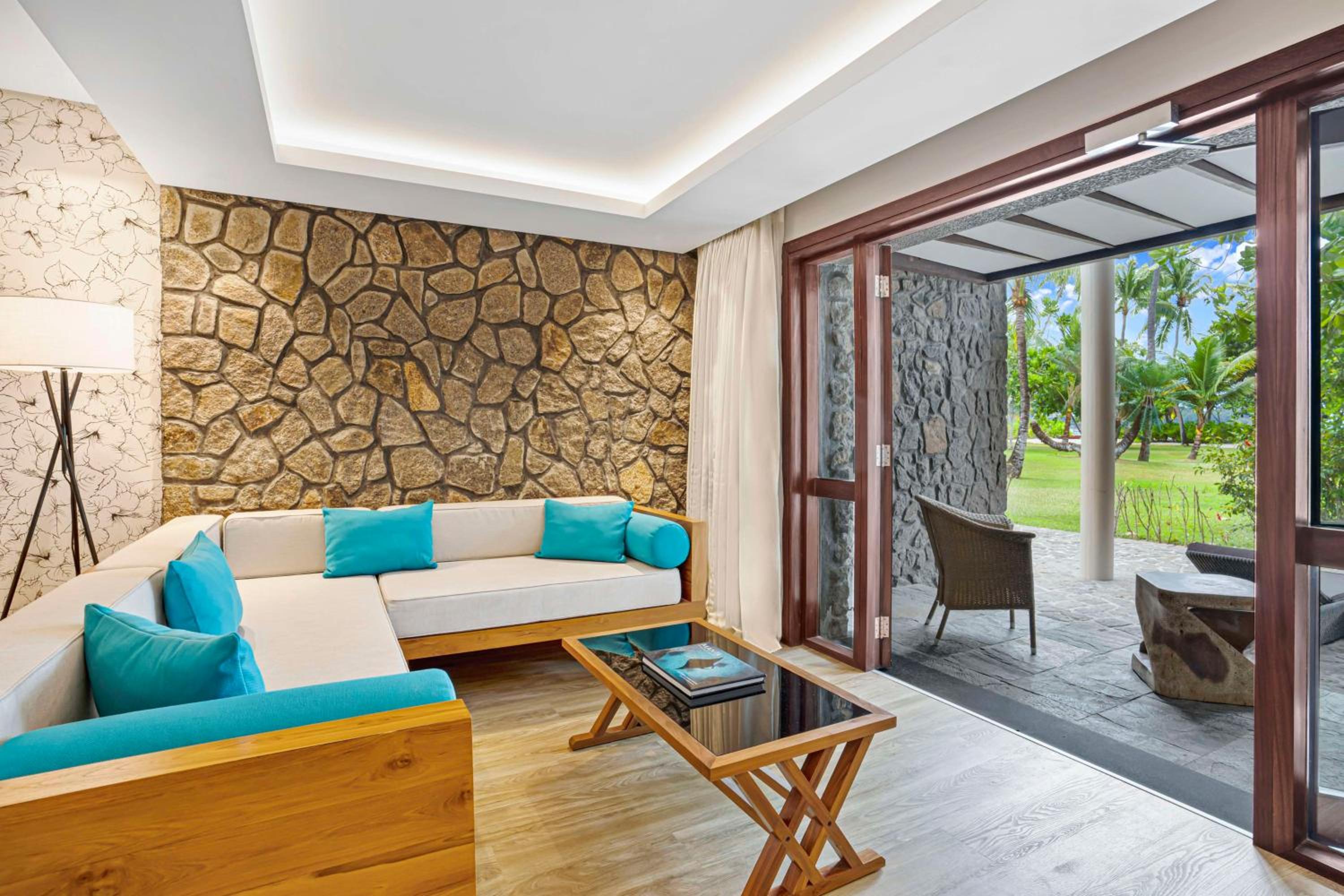 Deluxe Ocean View Suite - Photo 11