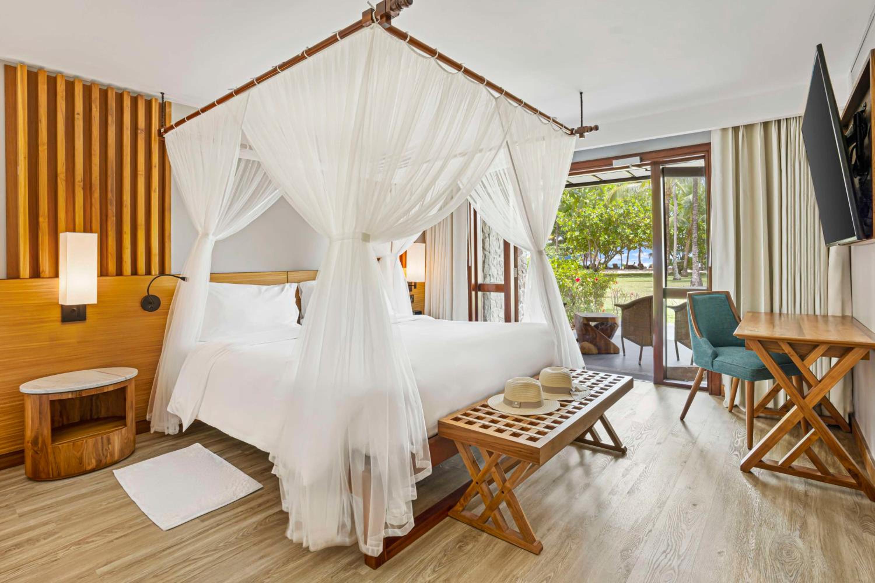 Deluxe Ocean View Suite - Photo 14